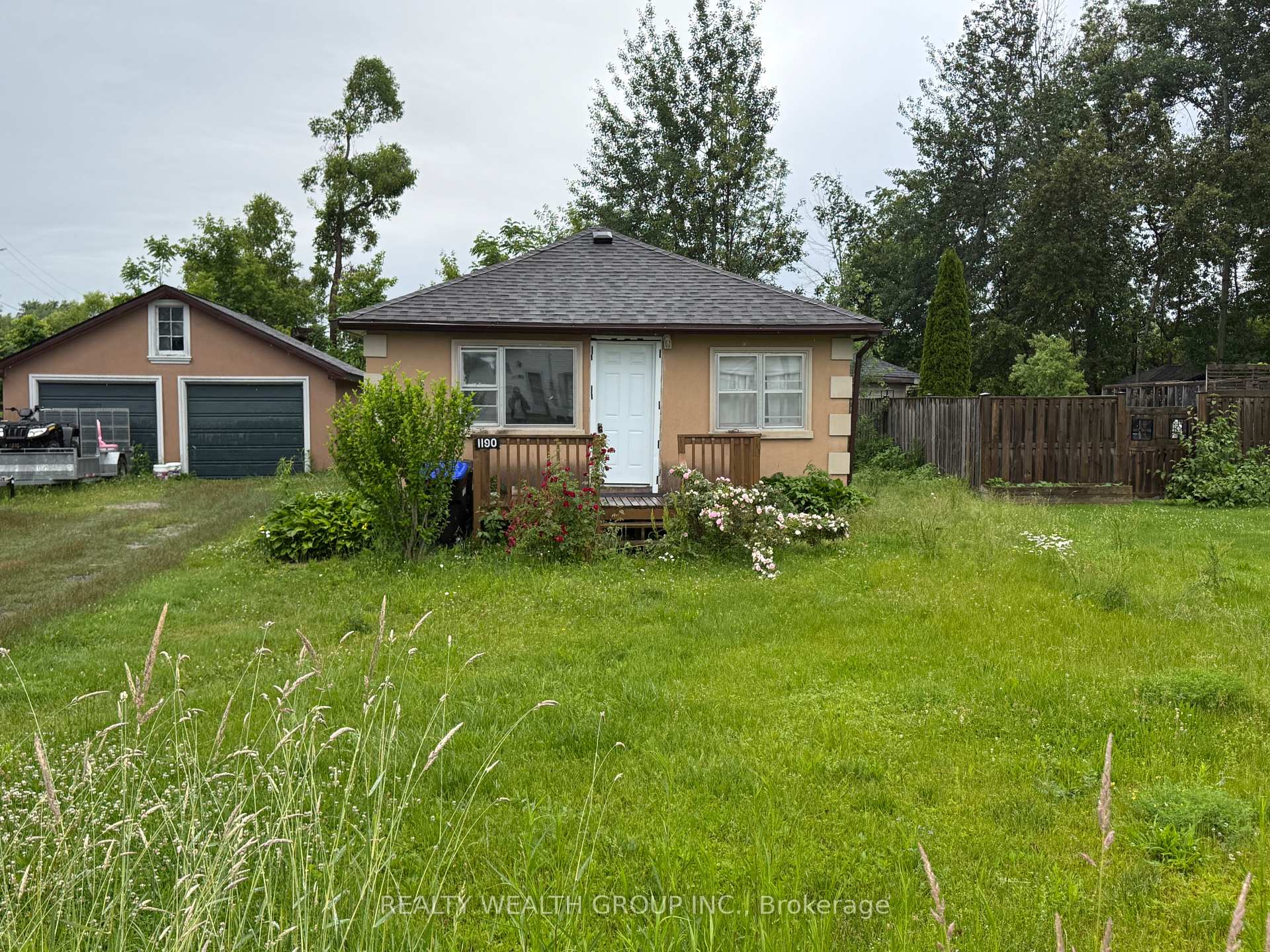 Photo 1 of 1190 Maple Road, Innisfil, Rural Innisfil — HOMEH