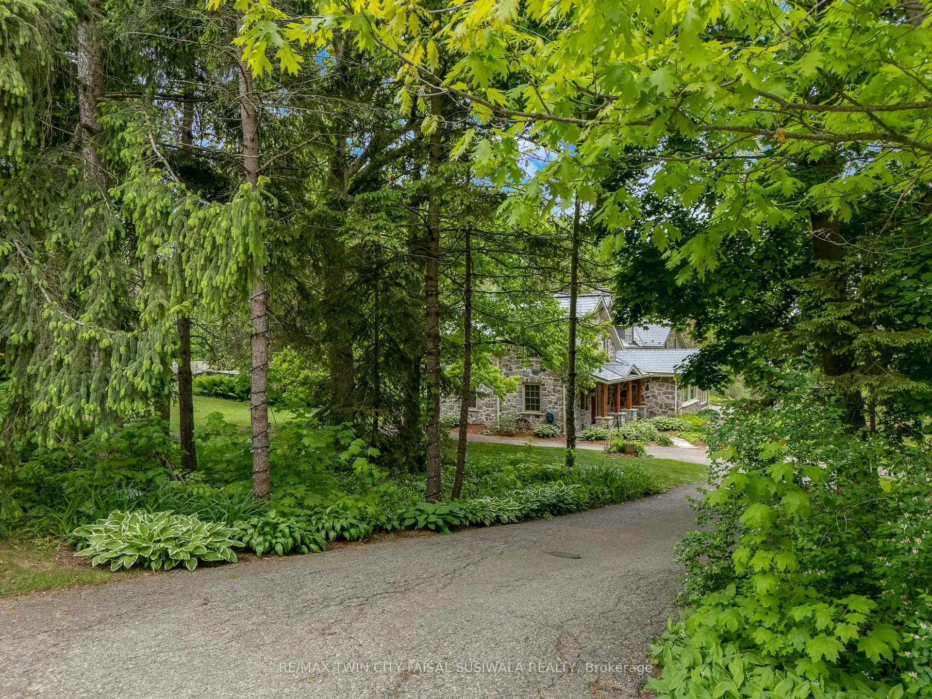 Photo 6 of 17 The Kirksway, Kitchener — HOMEH