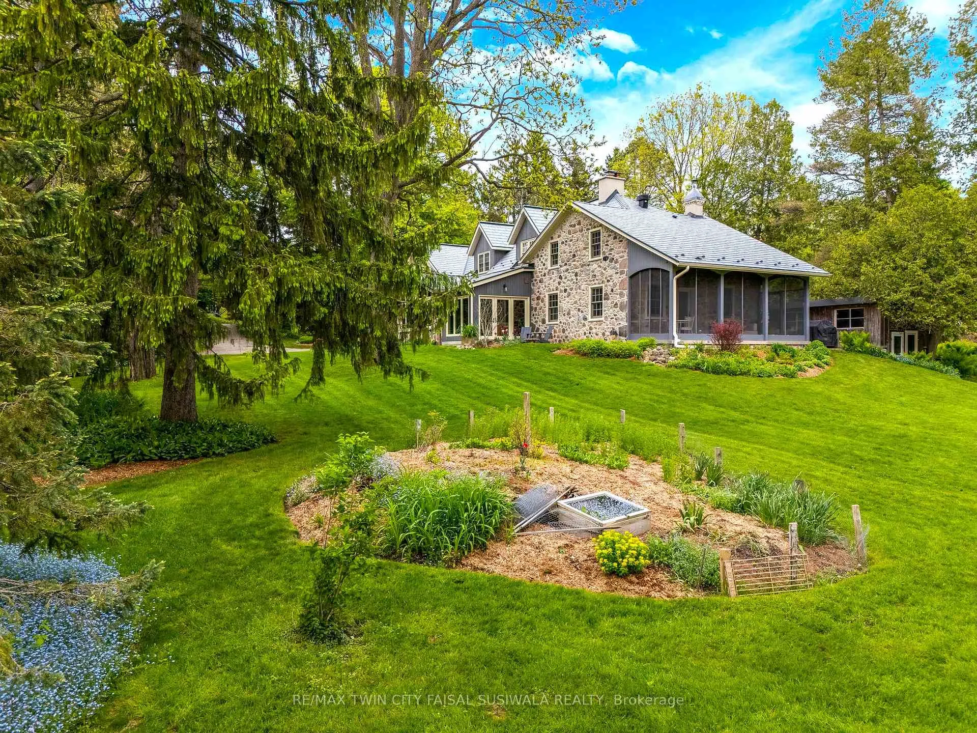 Photo 13 of 17 The Kirksway, Kitchener — HOMEH