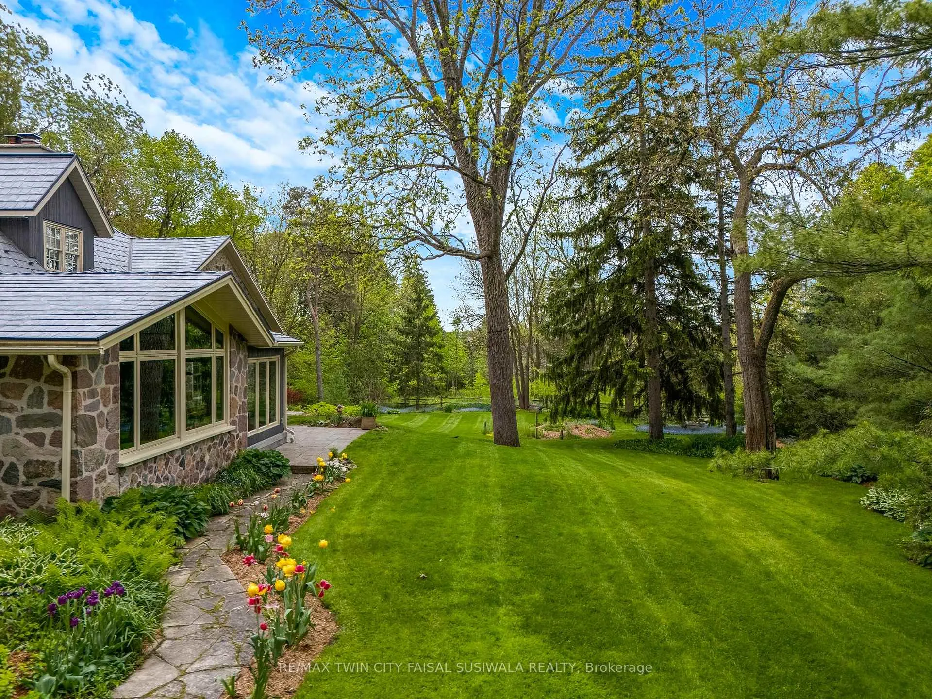 Photo 25 of 17 The Kirksway, Kitchener — HOMEH