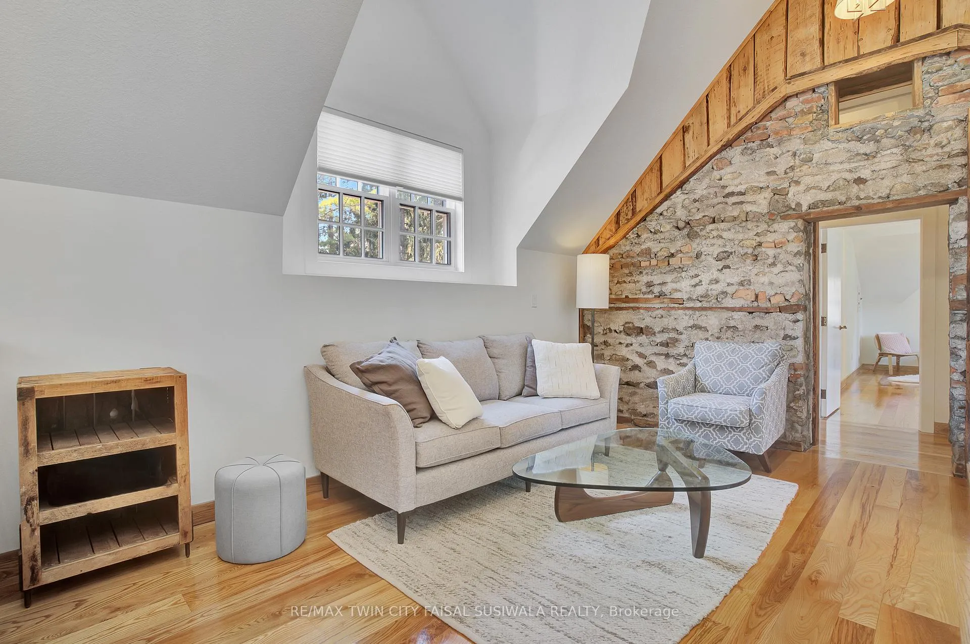 Photo 100 of 17 The Kirksway, Kitchener — HOMEH