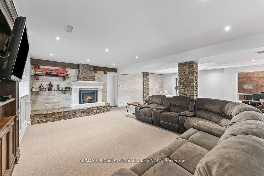 Photo 1 of 109 Collard Drive, King, King City — HOMEH