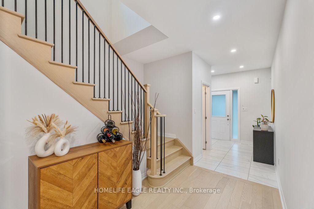 Photo 3 of 1533 Stovell Crescent, Innisfil, Lefroy — HOMEH