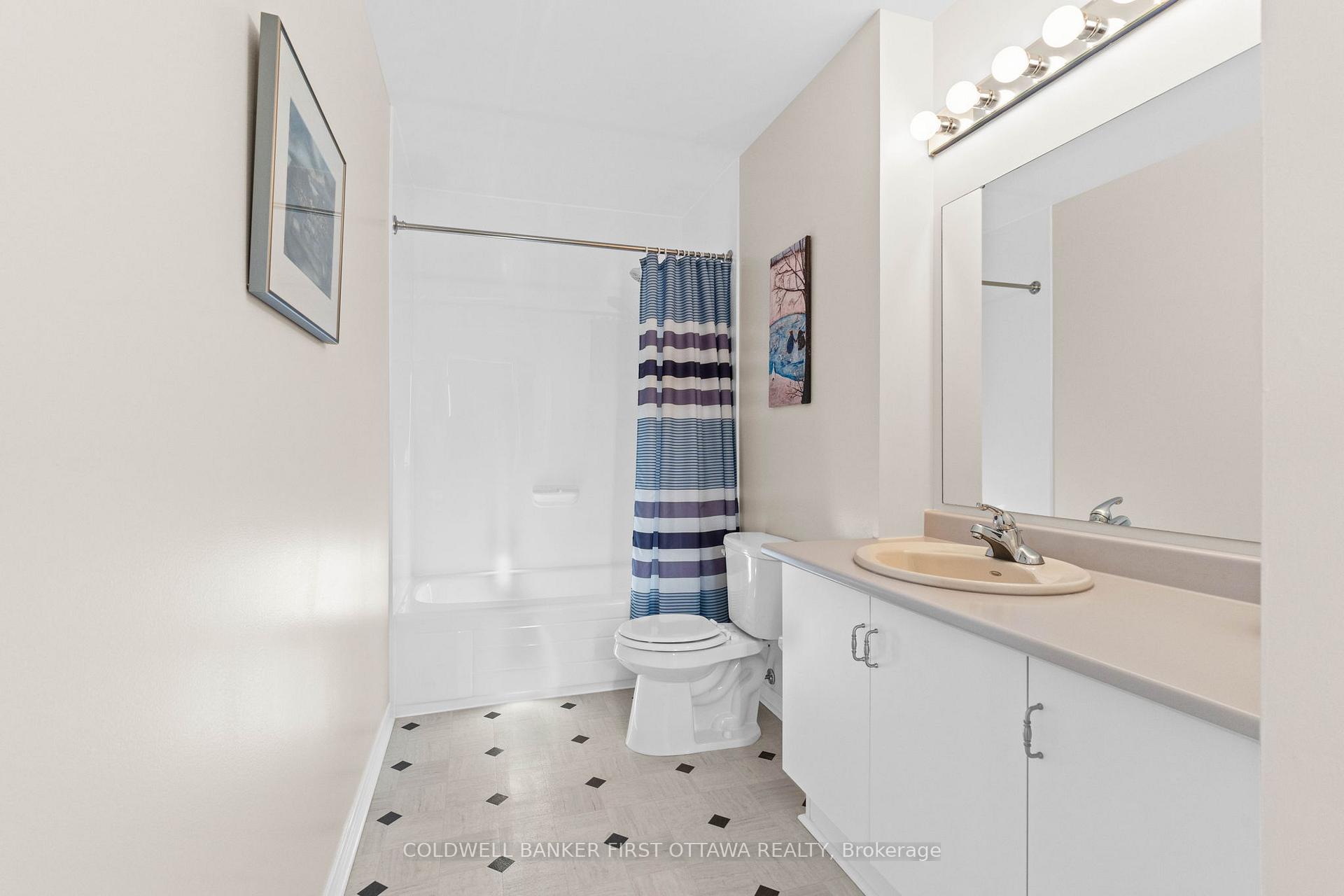 Photo 16 of 32 Royal Oak Court, Ottawa, Hunt Club Park/Greenboro — HOMEH