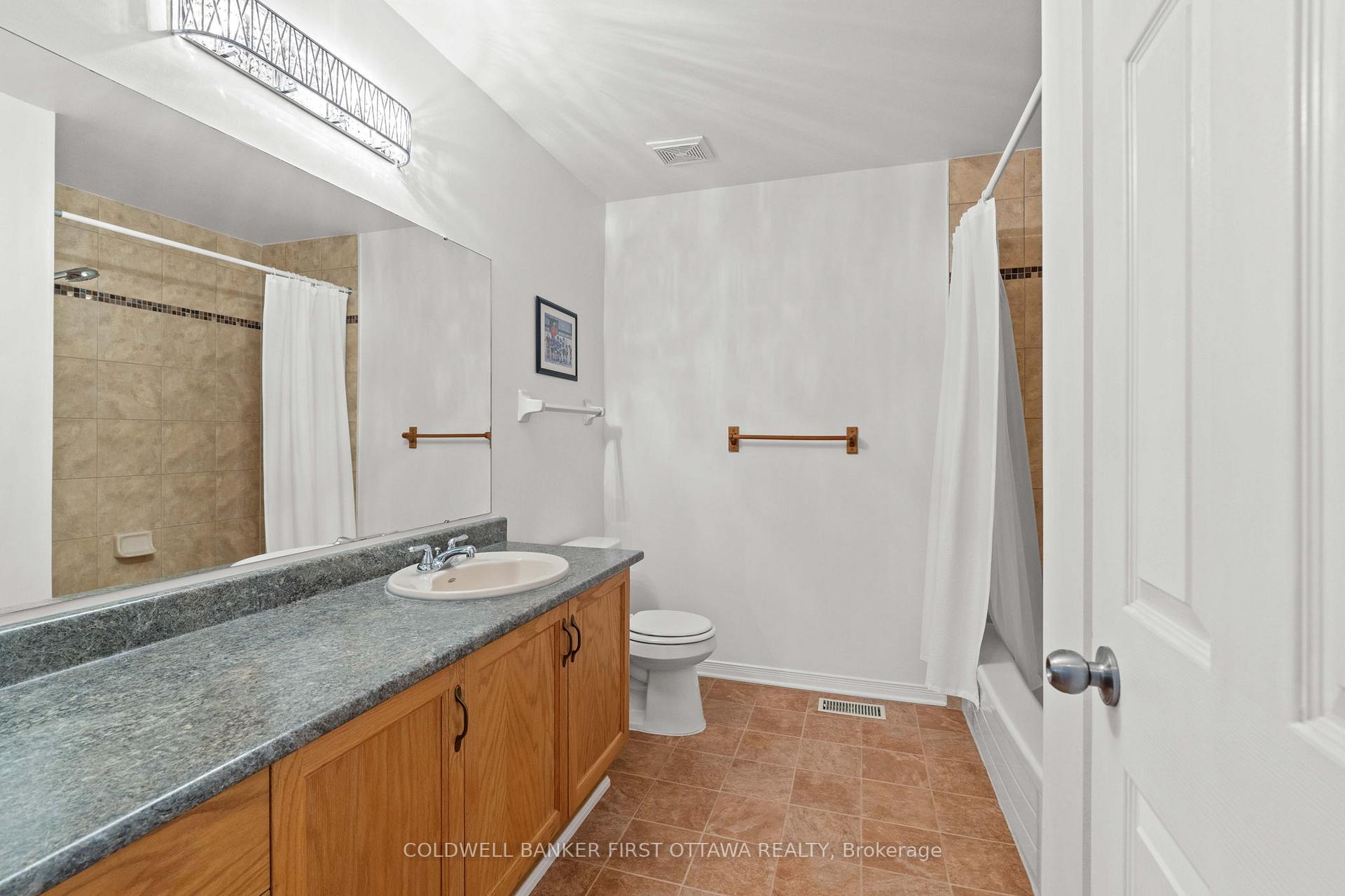 Photo 17 of 32 Royal Oak Court, Ottawa, Hunt Club Park/Greenboro — HOMEH