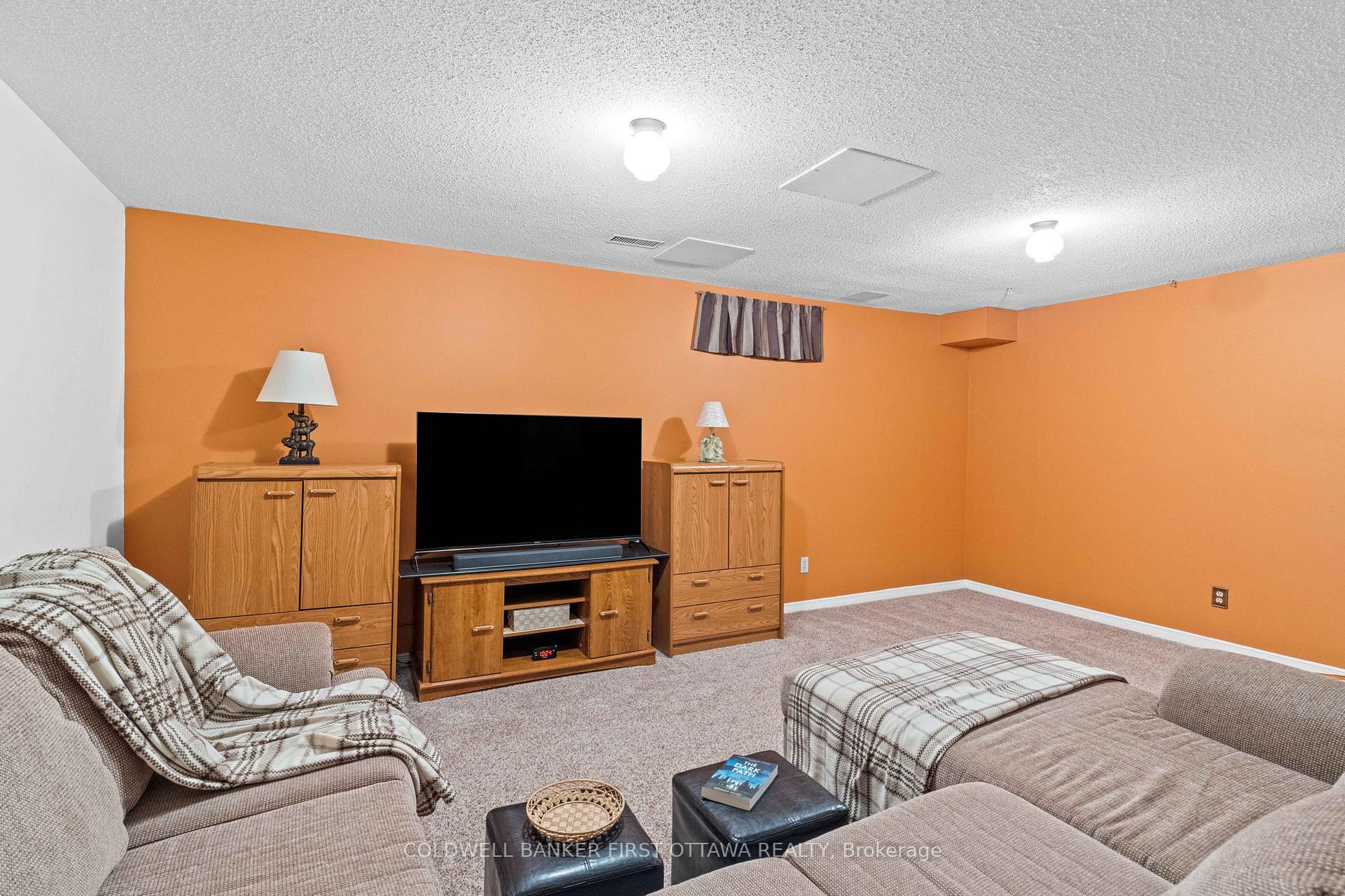 Photo 22 of 32 Royal Oak Court, Ottawa, Hunt Club Park/Greenboro — HOMEH