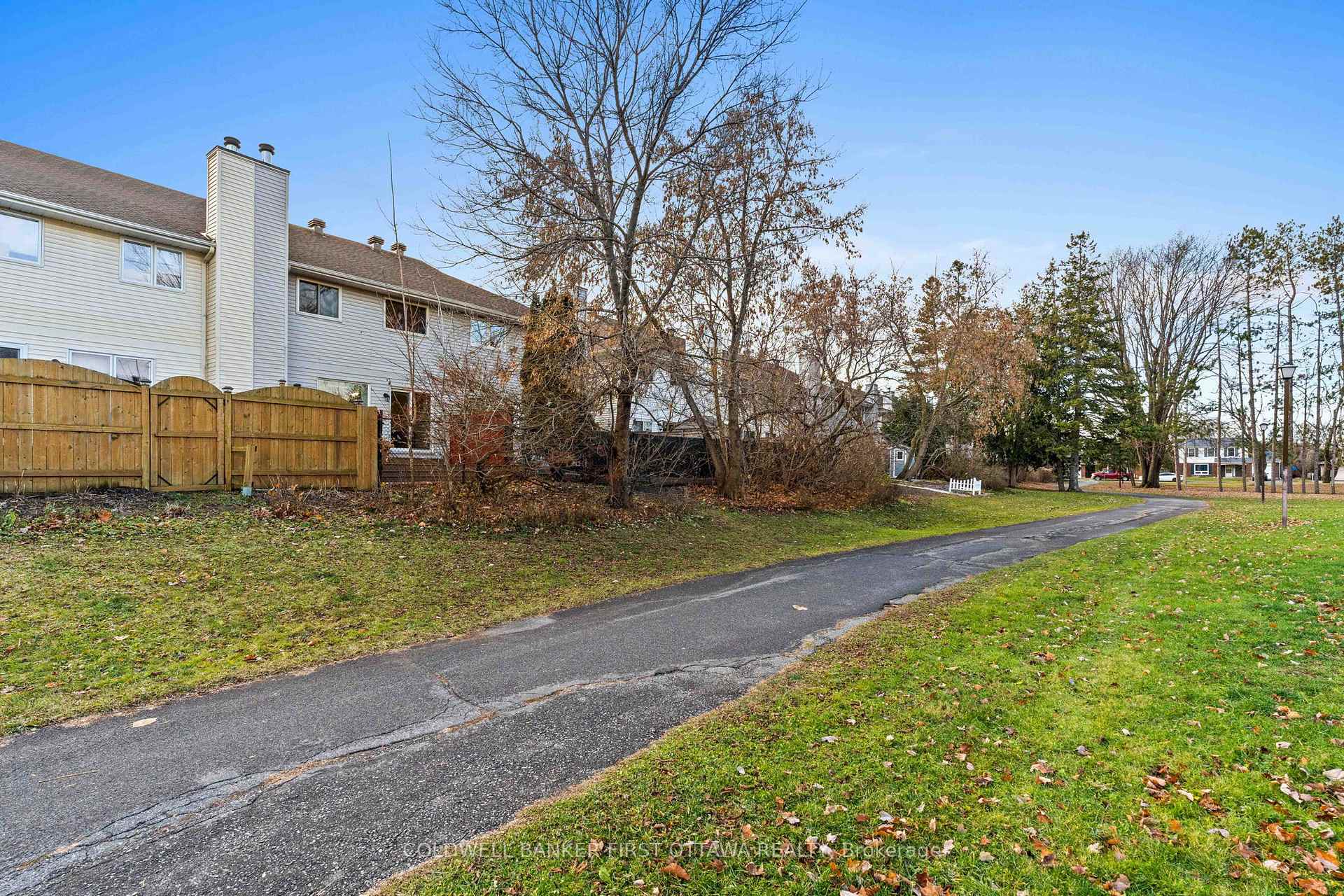 Photo 24 of 32 Royal Oak Court, Ottawa, Hunt Club Park/Greenboro — HOMEH