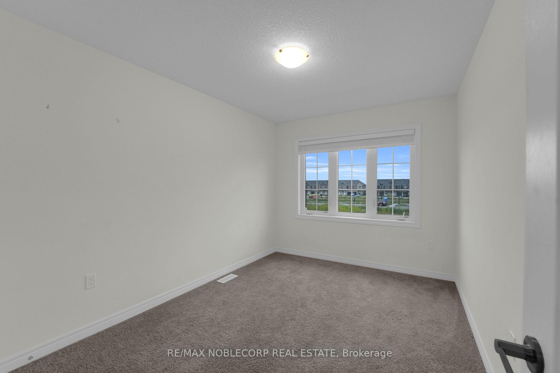 Photo 4 of 15 Lloyd Davis Way, Hamilton, Stripley — HOMEH