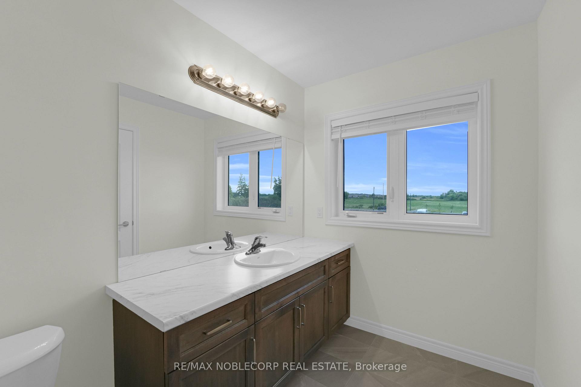 Photo 11 of 15 Lloyd Davis Way, Hamilton, Stripley — HOMEH