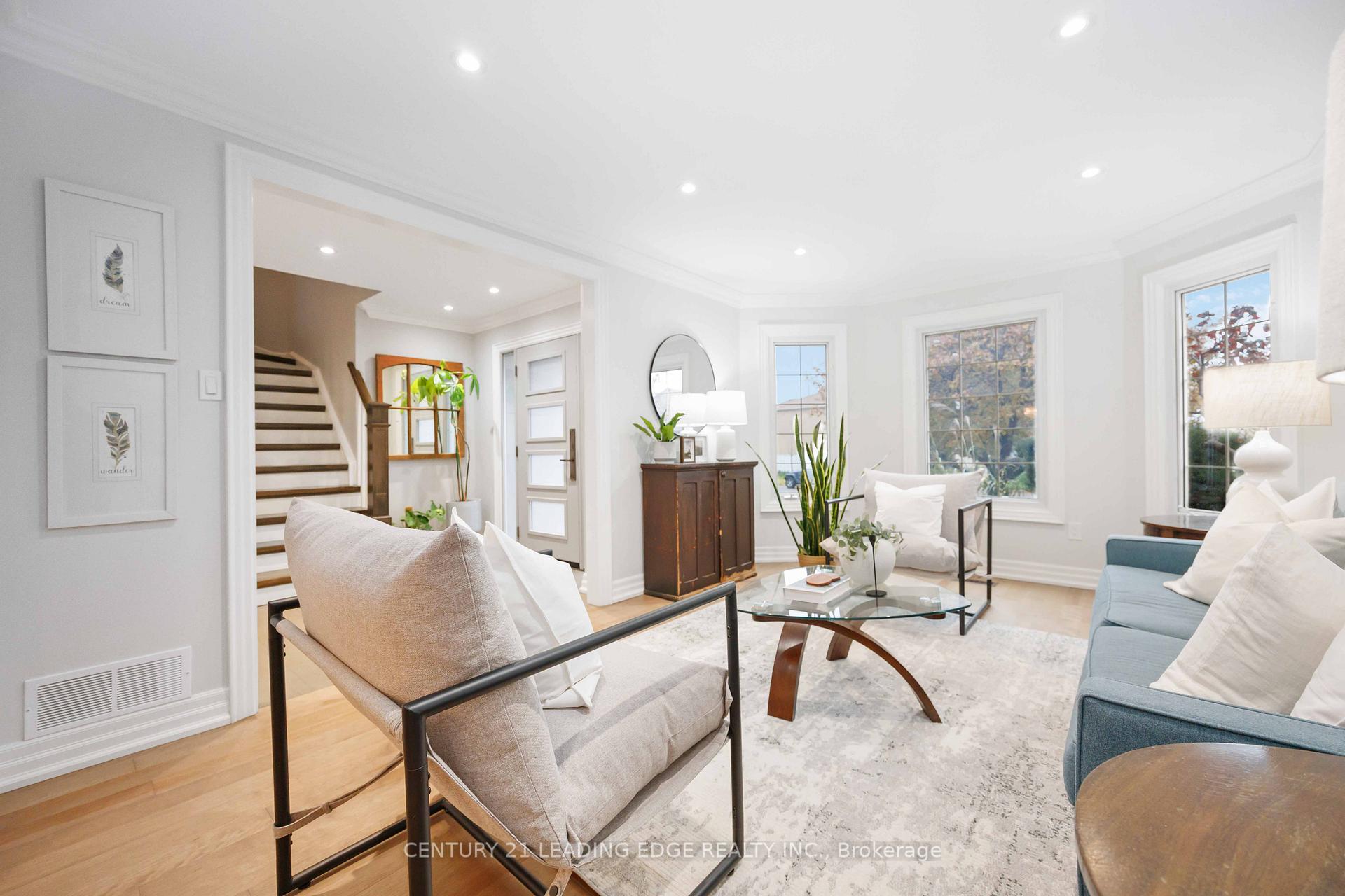 Photo 4 of 64 Lehman Crescent, Markham, Markham Village — HOMEH