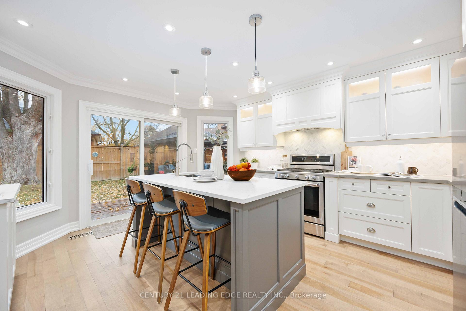 Photo 11 of 64 Lehman Crescent, Markham, Markham Village — HOMEH