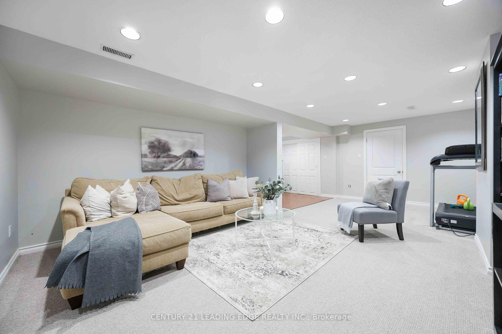 Photo 32 of 64 Lehman Crescent, Markham, Markham Village — HOMEH