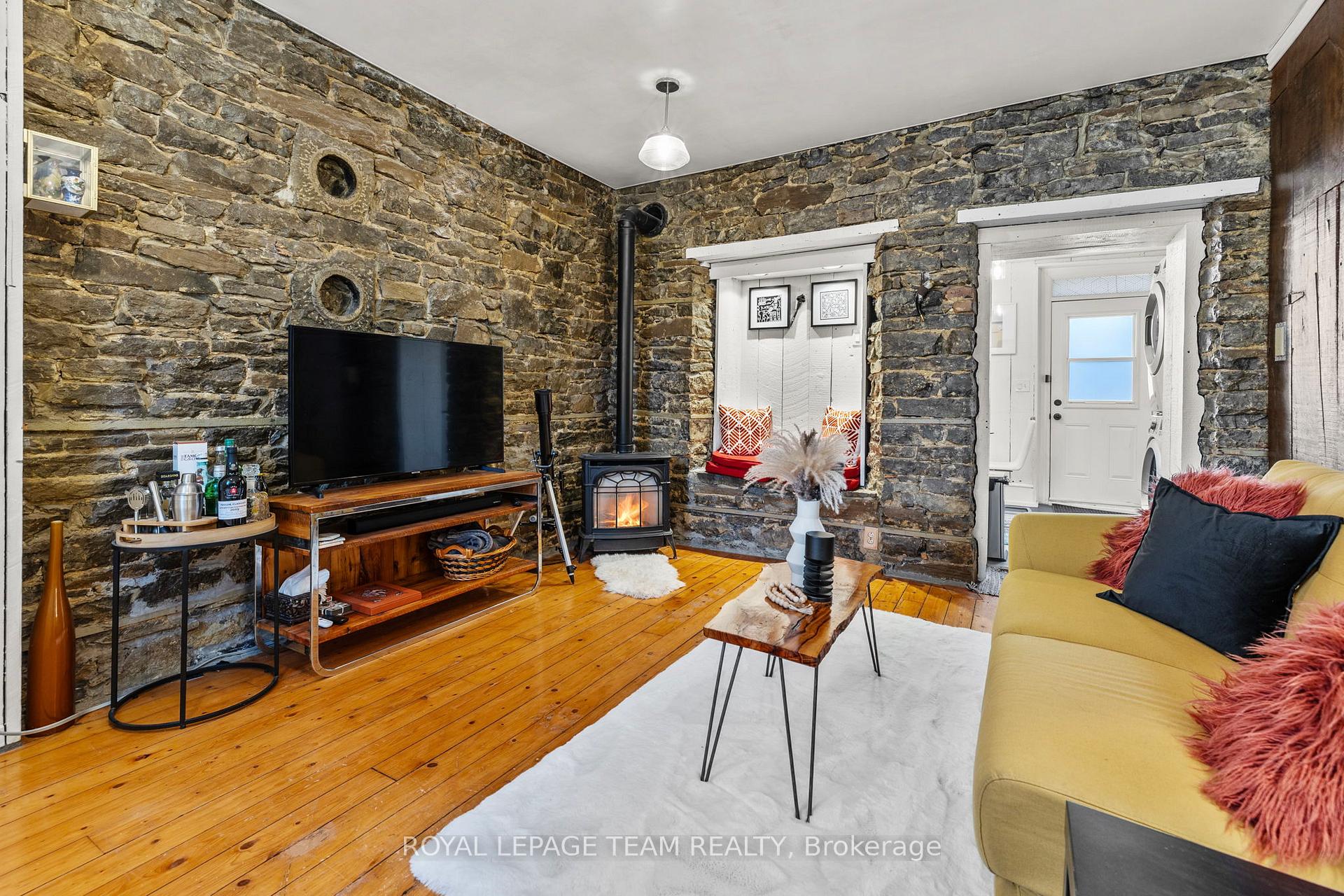 Photo 3 of 193 Cumberland Street, Ottawa, Lower Town/Byward Market — HOMEH