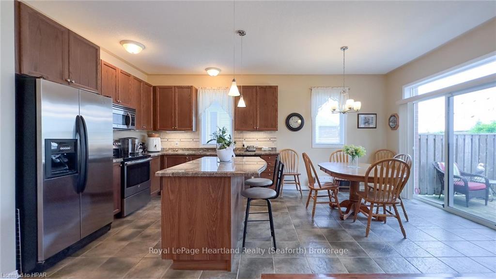 Photo 17 of 38 Stornoway Crescent, Huron East, Egmondville — HOMEH