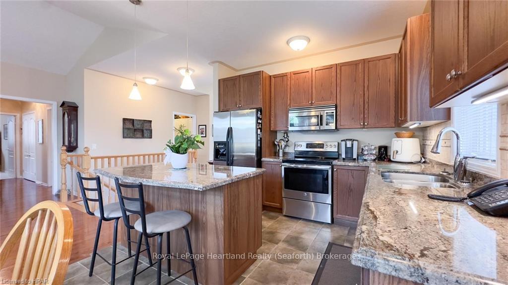 Photo 20 of 38 Stornoway Crescent, Huron East, Egmondville — HOMEH