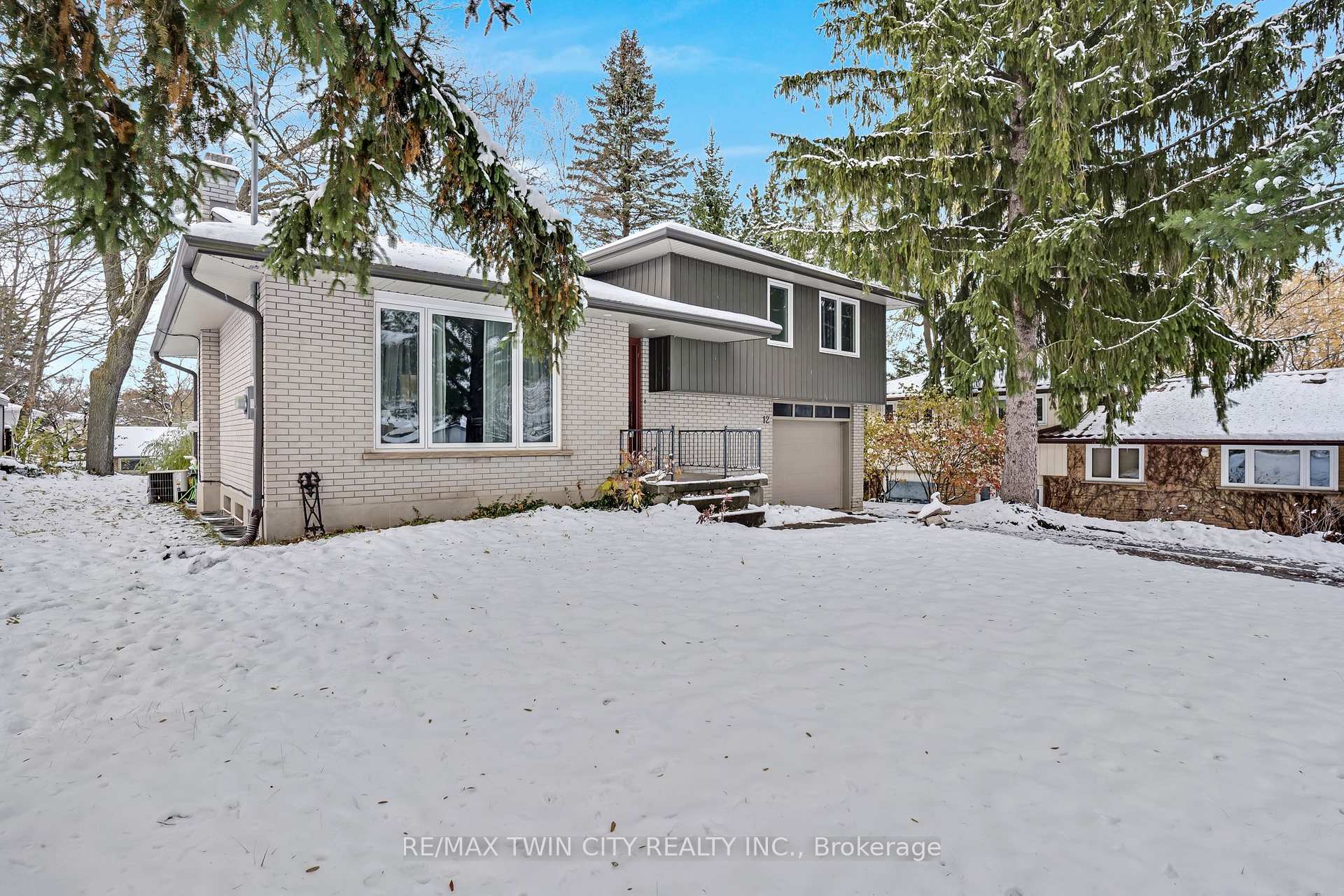 Photo 2 of 12 Sycamore Place, Kitchener — HOMEH