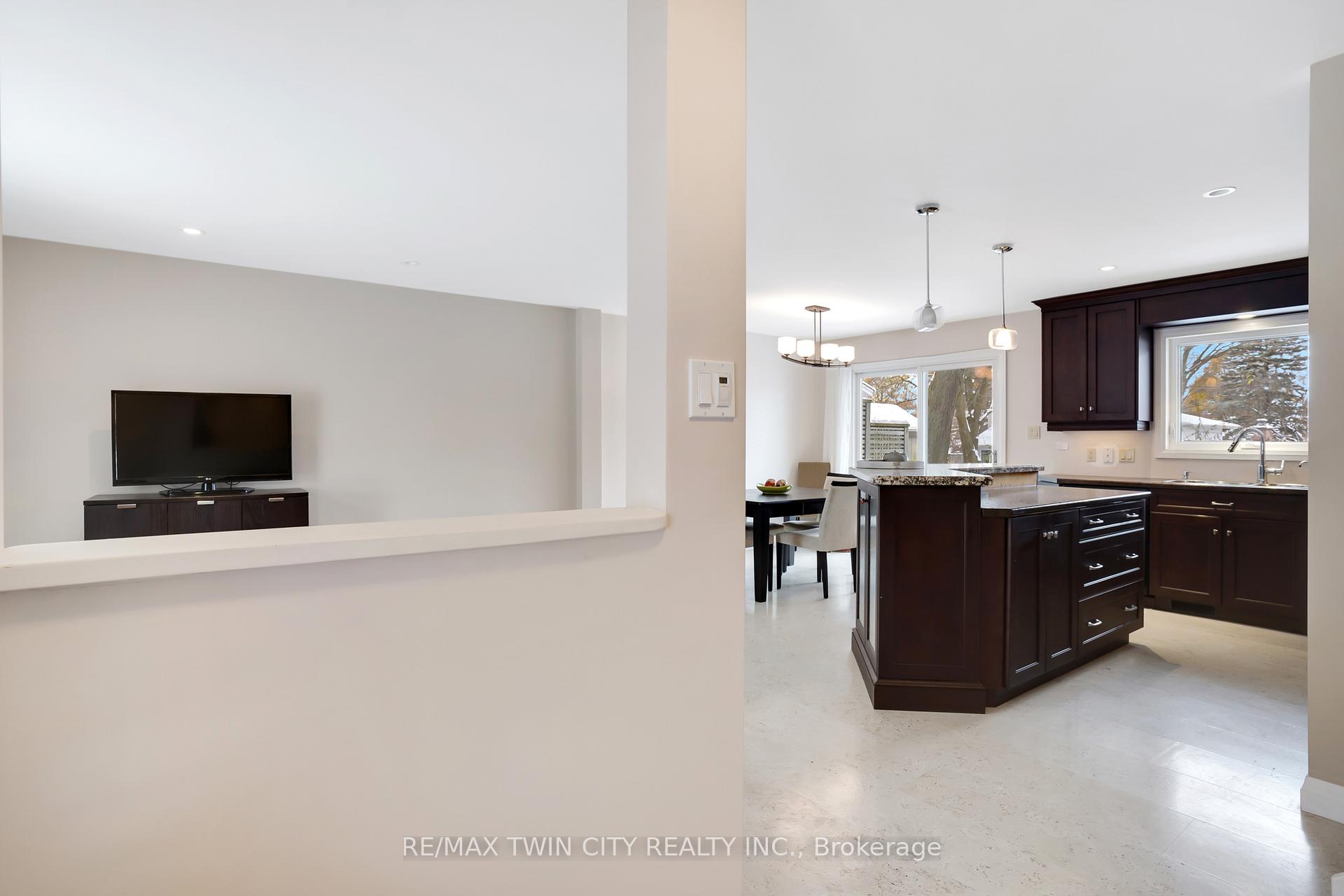 Photo 6 of 12 Sycamore Place, Kitchener — HOMEH