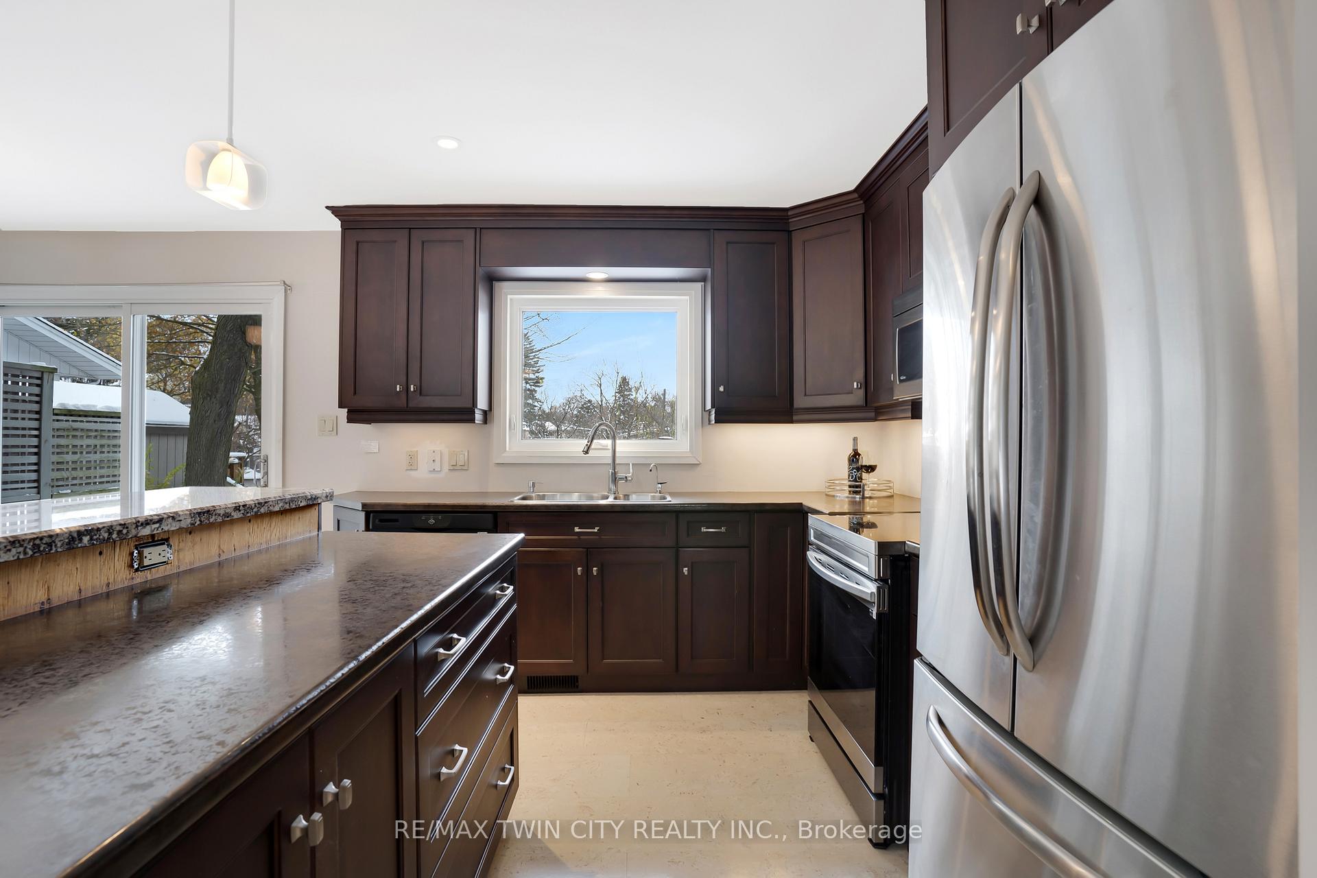 Photo 9 of 12 Sycamore Place, Kitchener — HOMEH