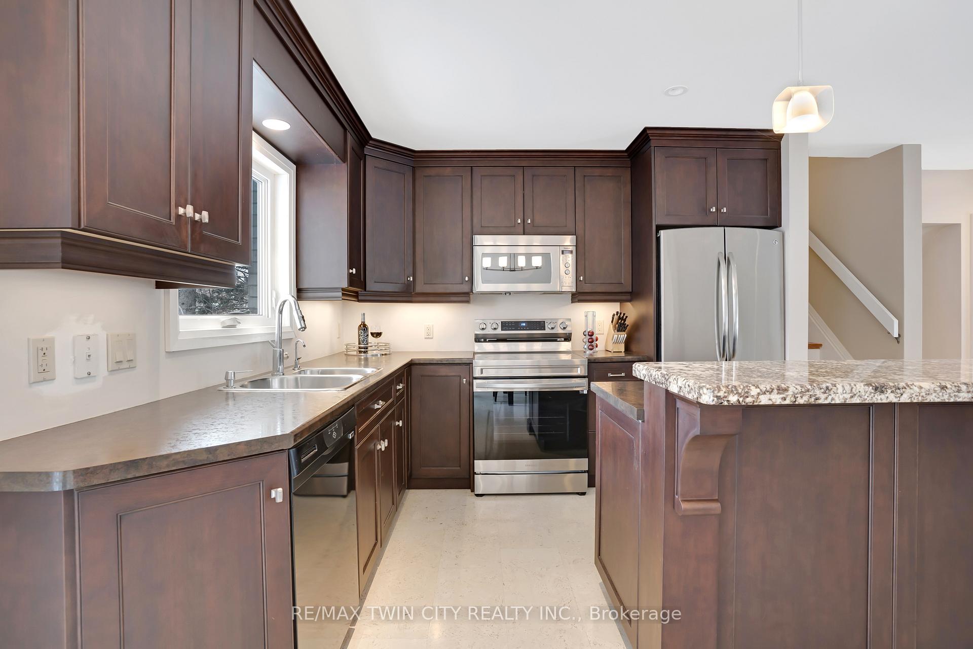 Photo 10 of 12 Sycamore Place, Kitchener — HOMEH