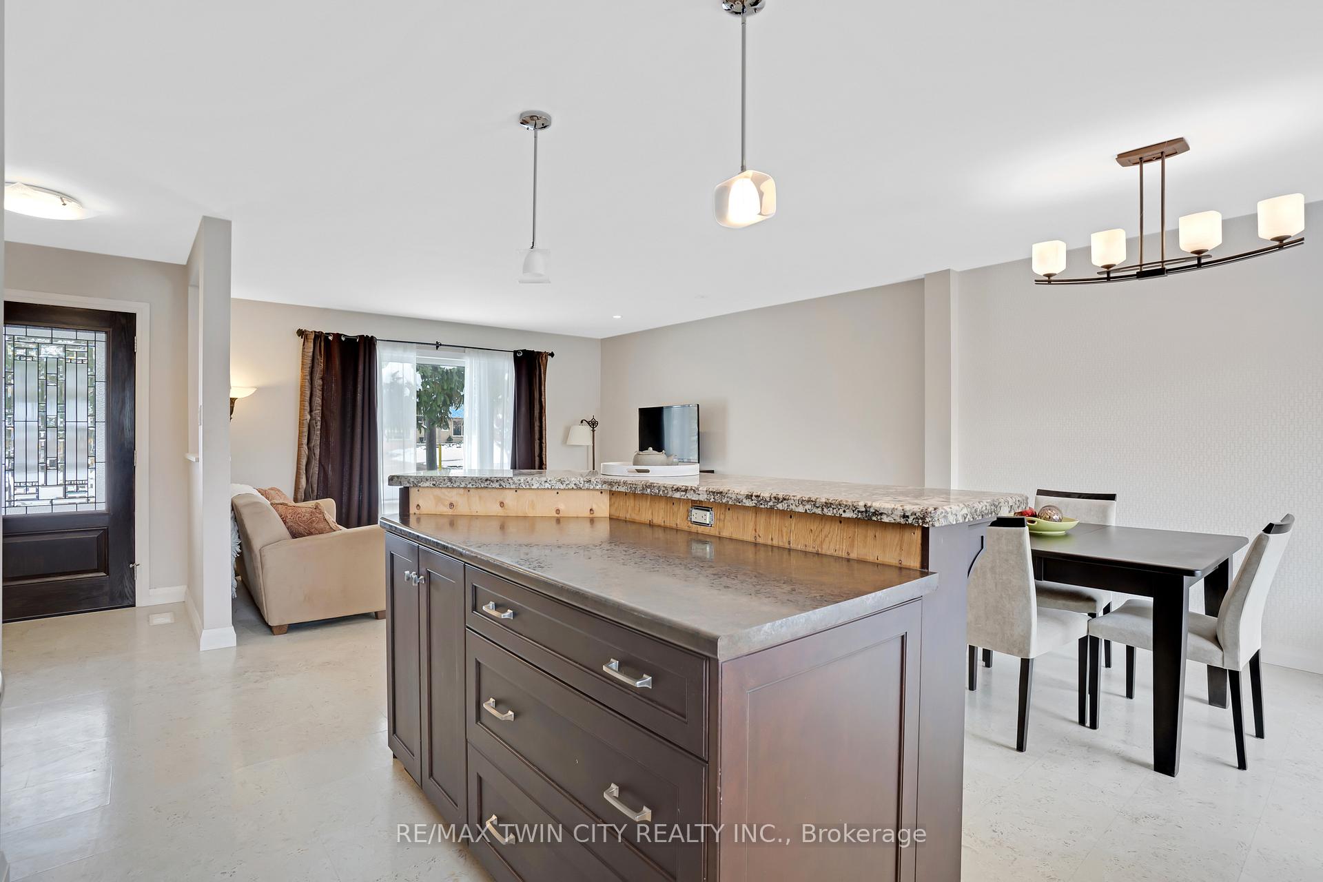 Photo 11 of 12 Sycamore Place, Kitchener — HOMEH