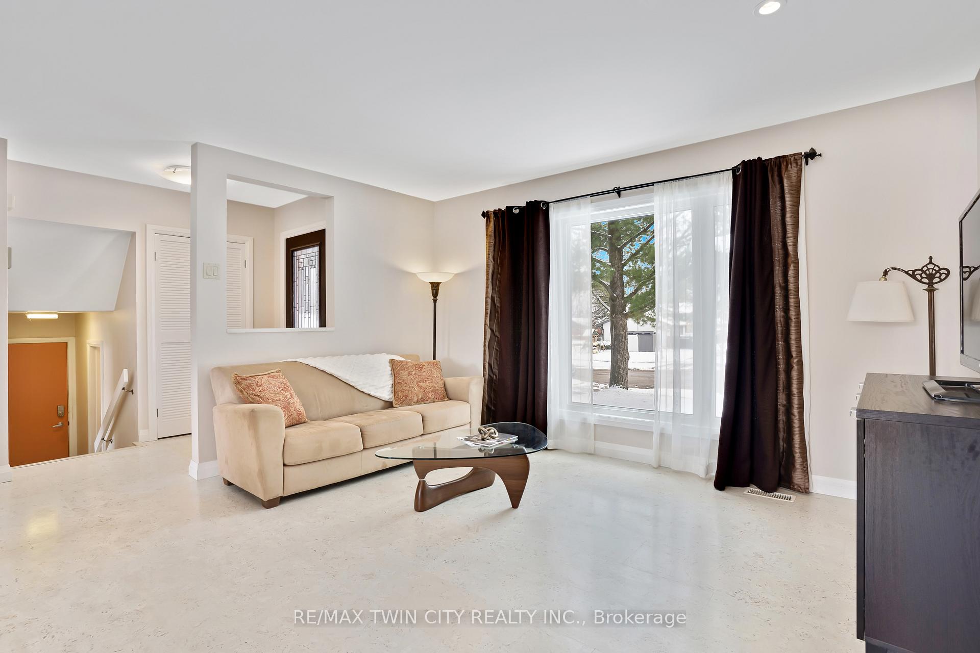 Photo 14 of 12 Sycamore Place, Kitchener — HOMEH