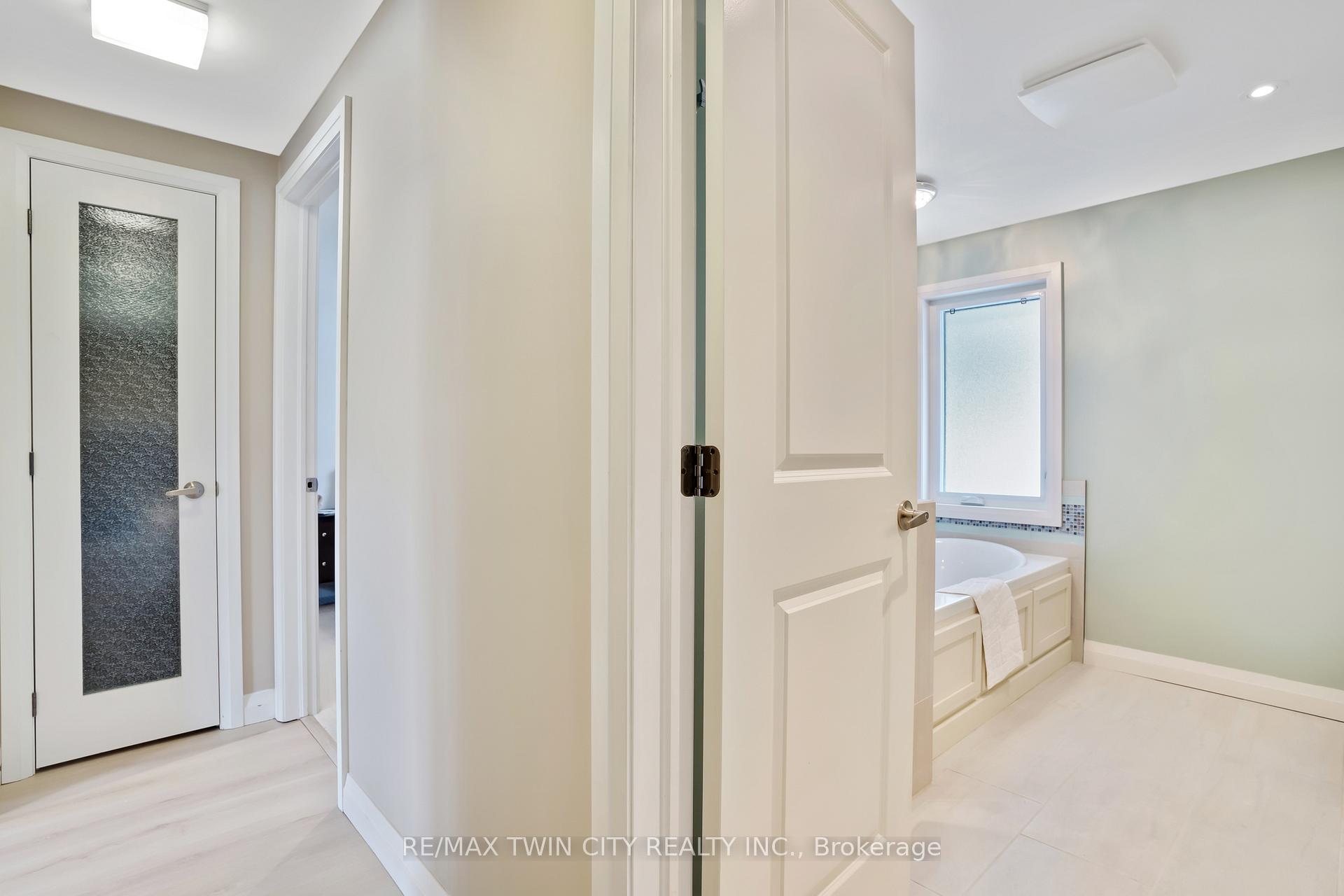 Photo 17 of 12 Sycamore Place, Kitchener — HOMEH
