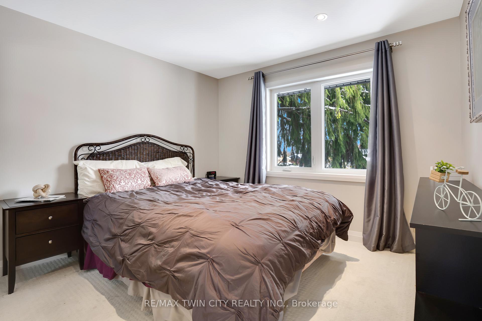 Photo 27 of 12 Sycamore Place, Kitchener — HOMEH