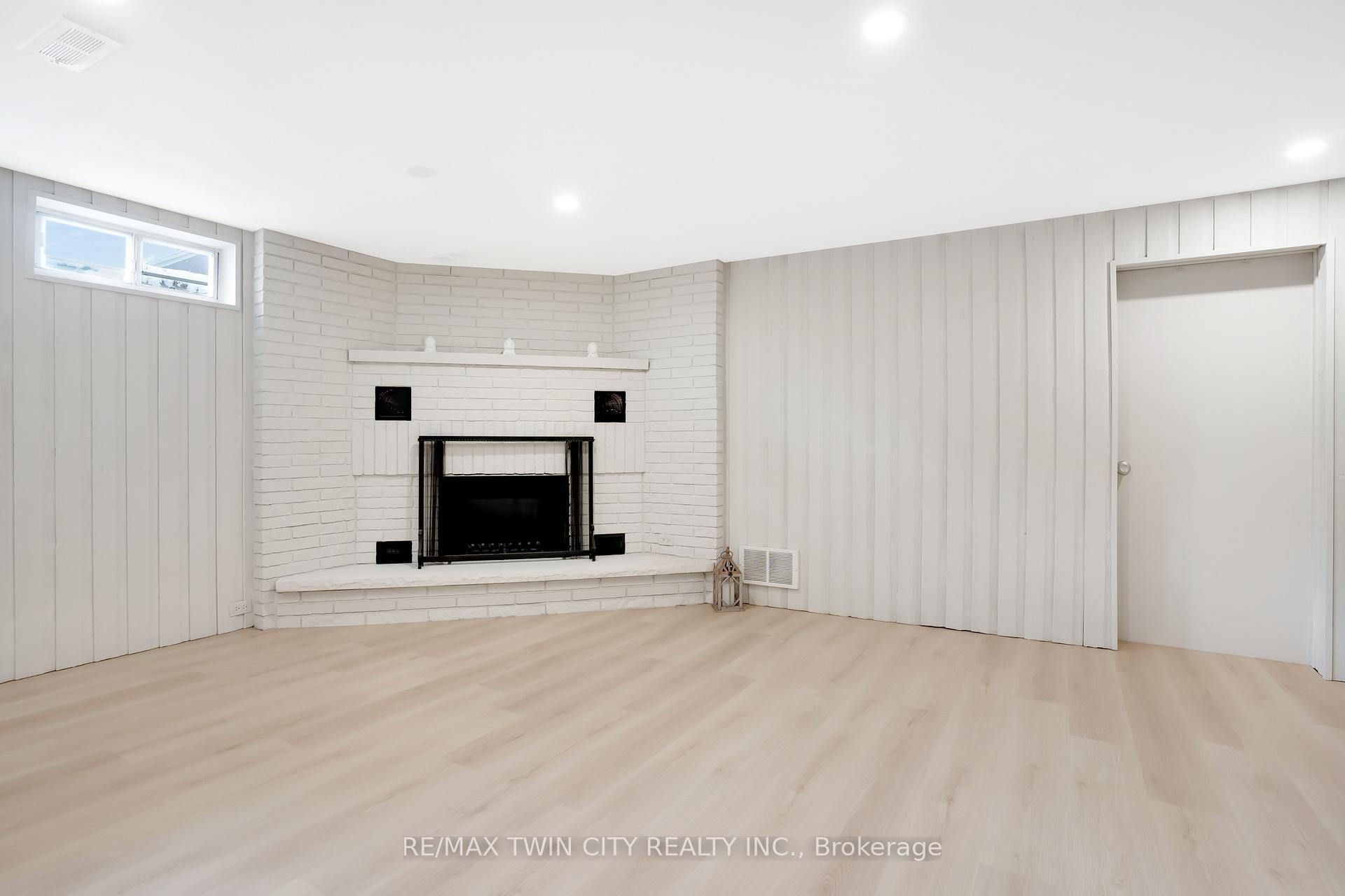 Photo 33 of 12 Sycamore Place, Kitchener — HOMEH