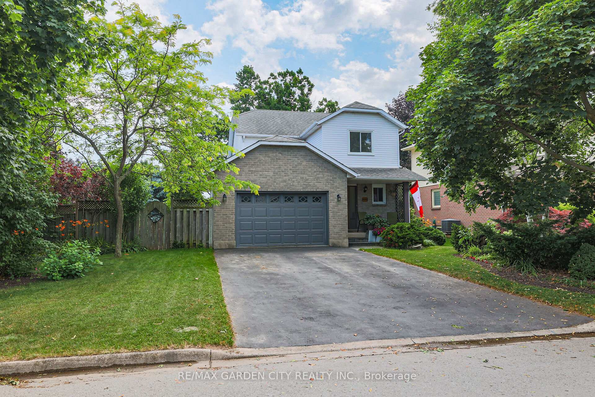 Front of 4542 Ivy Gardens Crescent