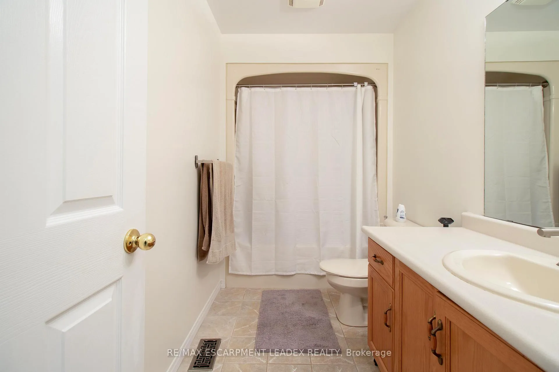 Photo 37 of 72 Brookheath Lane, Hamilton, Rural Glanbrook — HOMEH