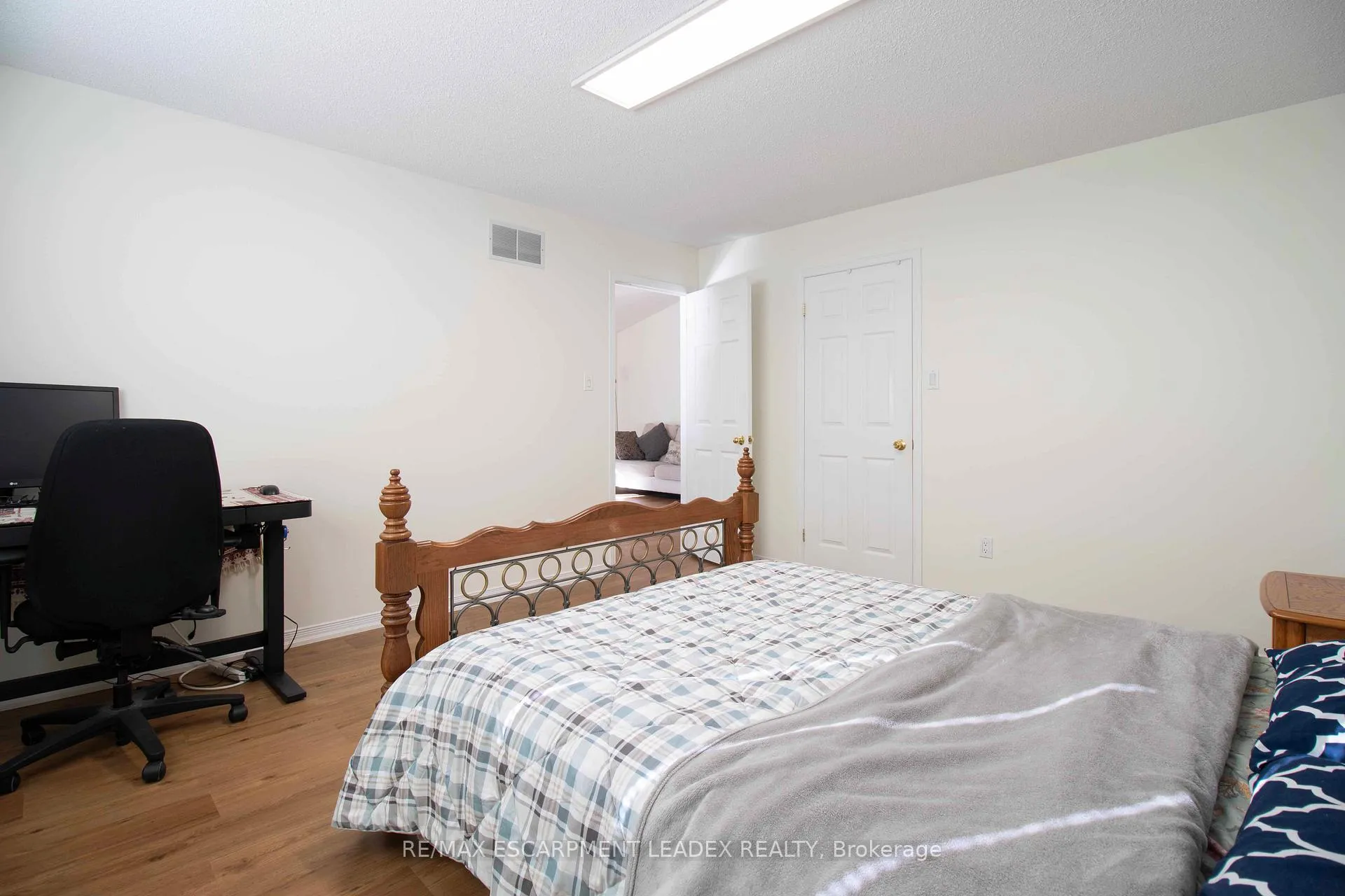 Photo 76 of 72 Brookheath Lane, Hamilton, Rural Glanbrook — HOMEH