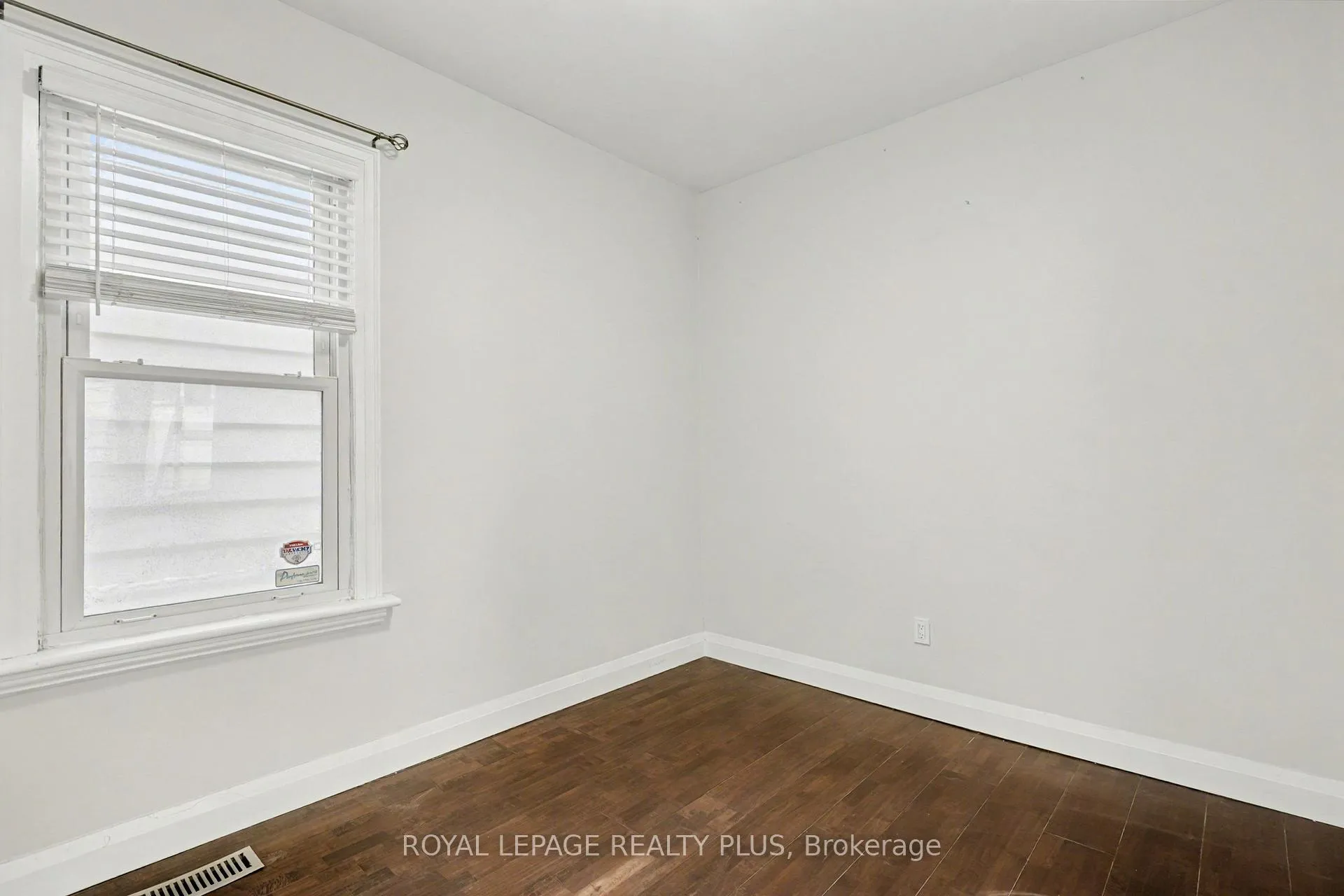 Photo 36 of 165 Cavell Avenue, Hamilton, Crown Point — HOMEH