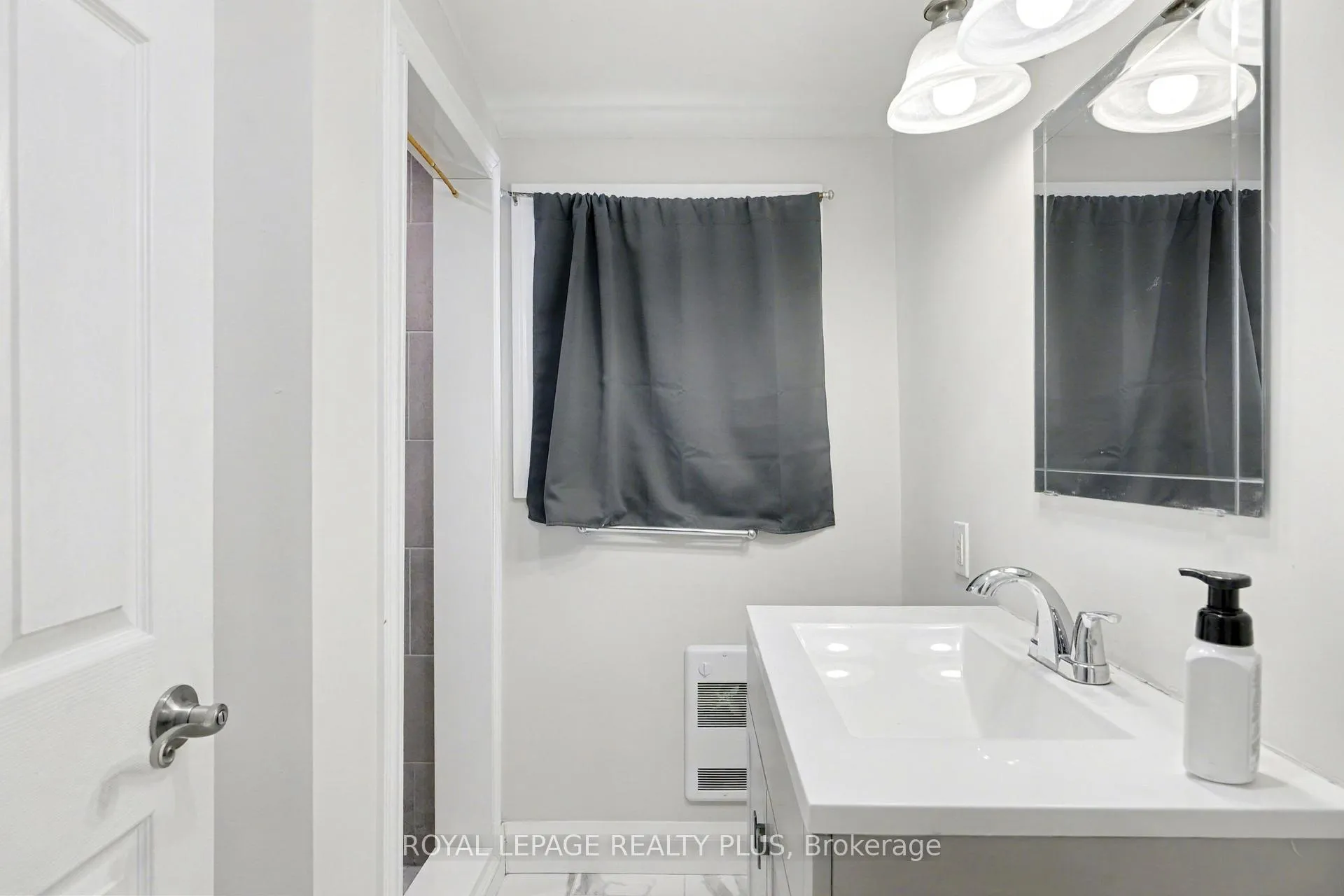 Photo 38 of 165 Cavell Avenue, Hamilton, Crown Point — HOMEH