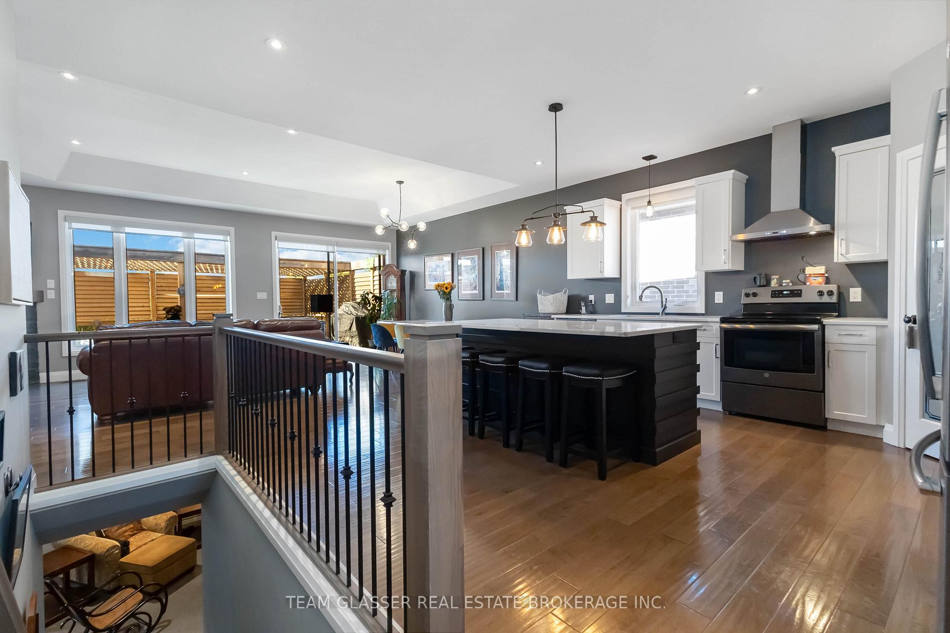 Photo 9 of 151 Spencer Avenue, Lucan Biddulph, Lucan — HOMEH