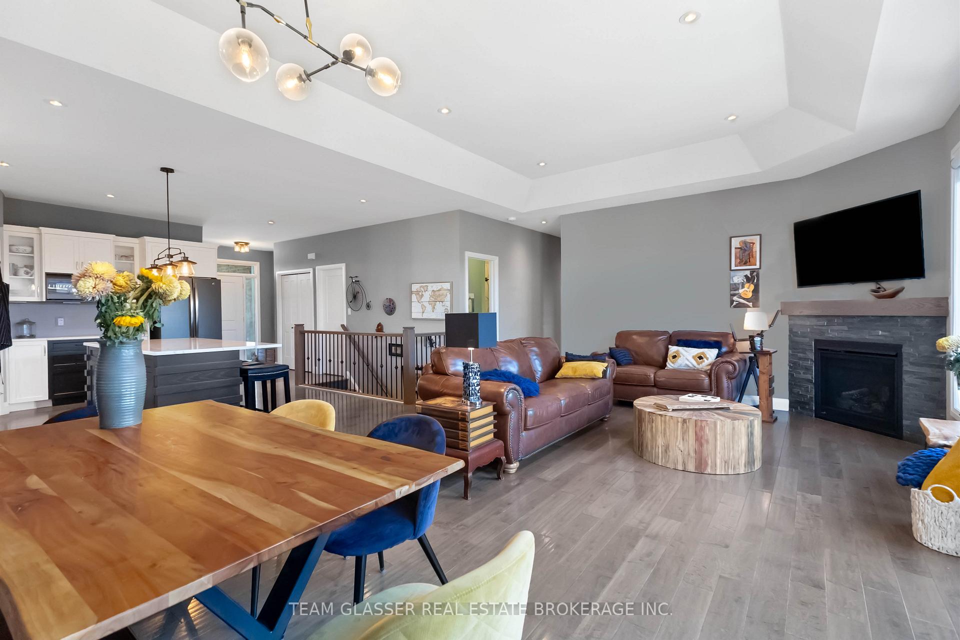 Photo 18 of 151 Spencer Avenue, Lucan Biddulph, Lucan — HOMEH