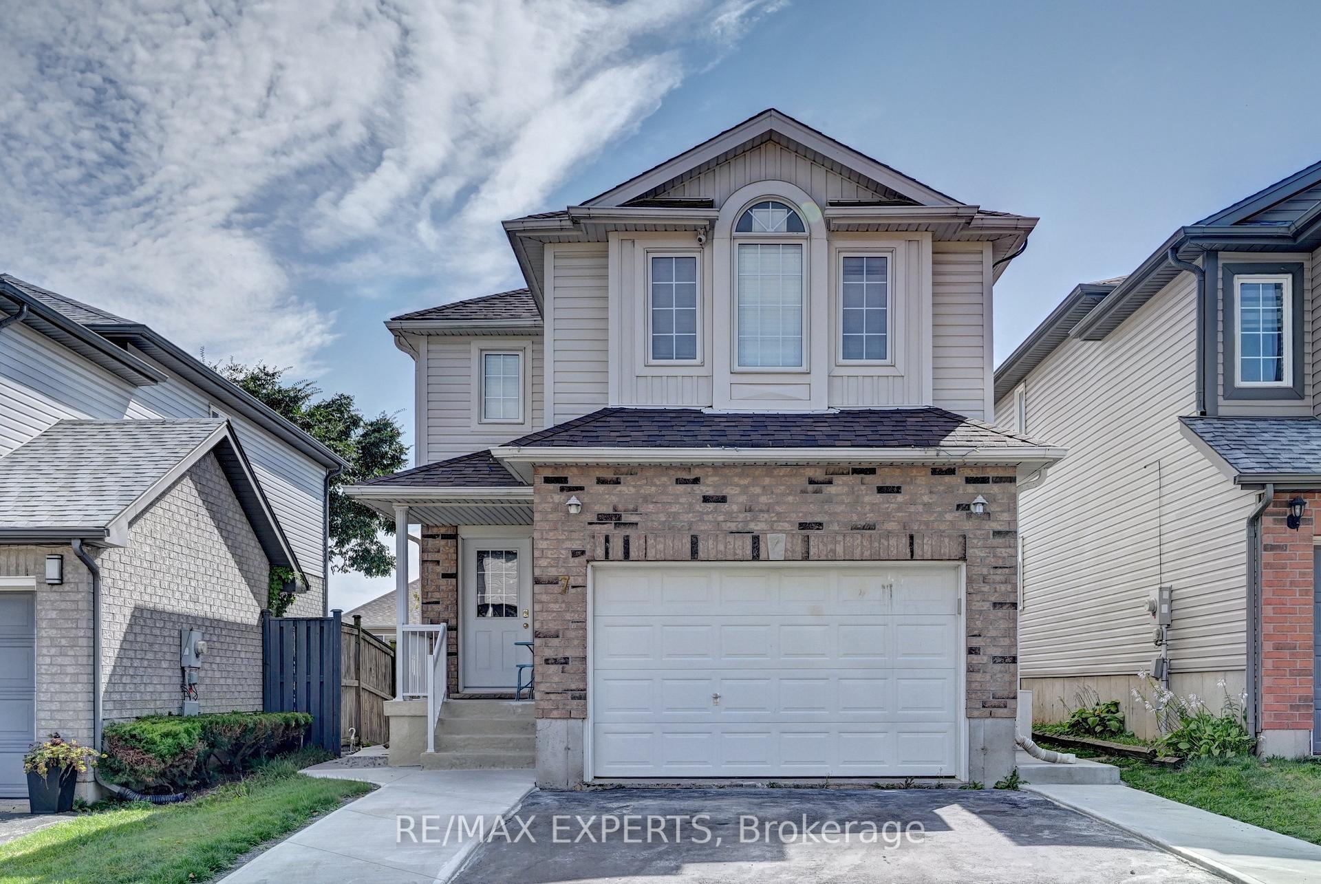 Photo 2 of 7 Henhoeffer Crescent, Kitchener — HOMEH