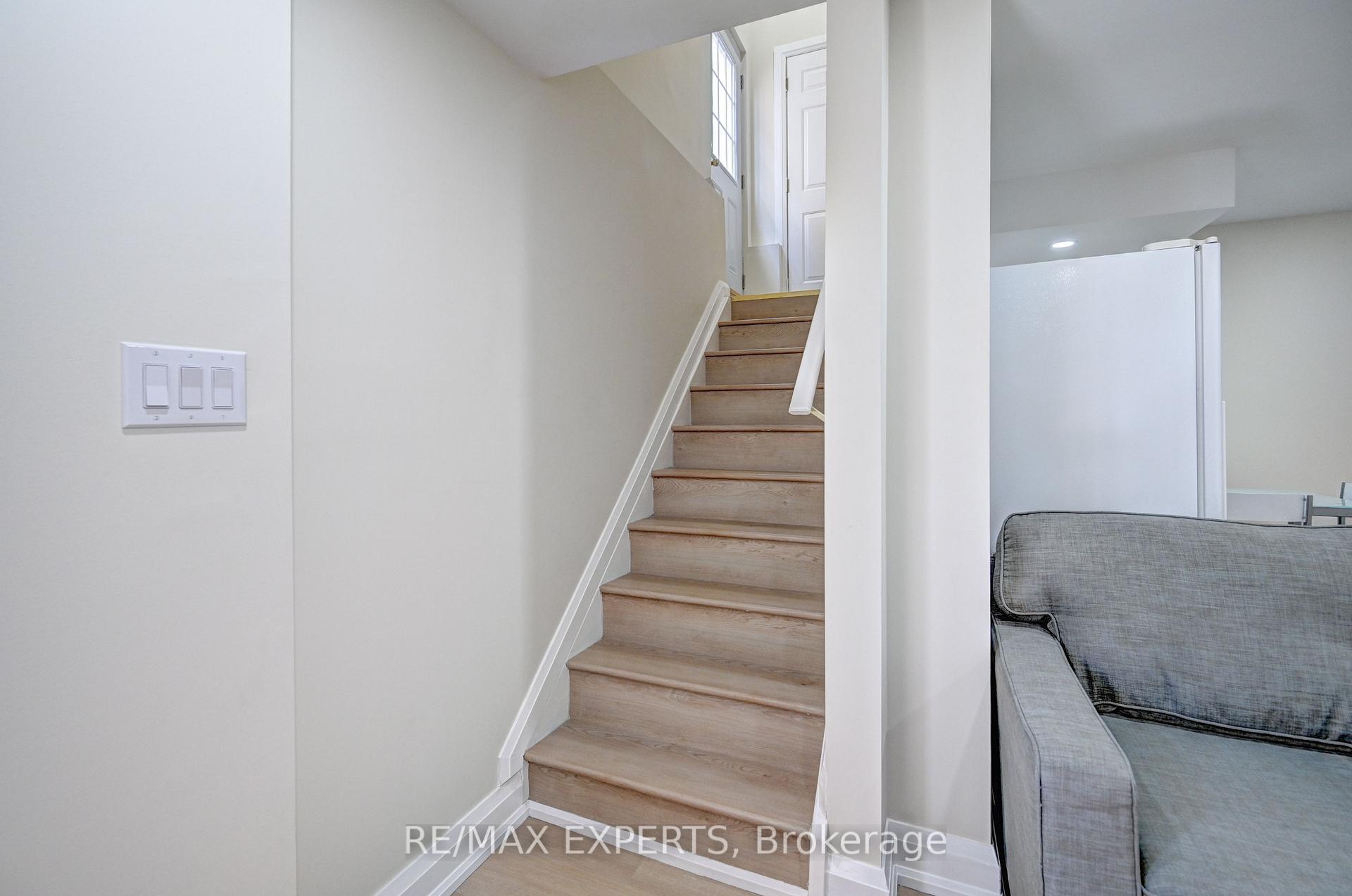 Photo 4 of 7 Henhoeffer Crescent, Kitchener — HOMEH