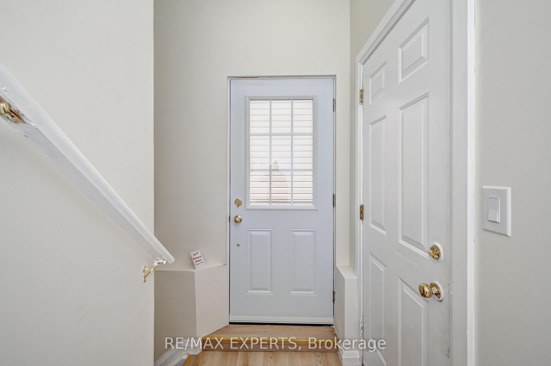 Photo 5 of 7 Henhoeffer Crescent, Kitchener — HOMEH