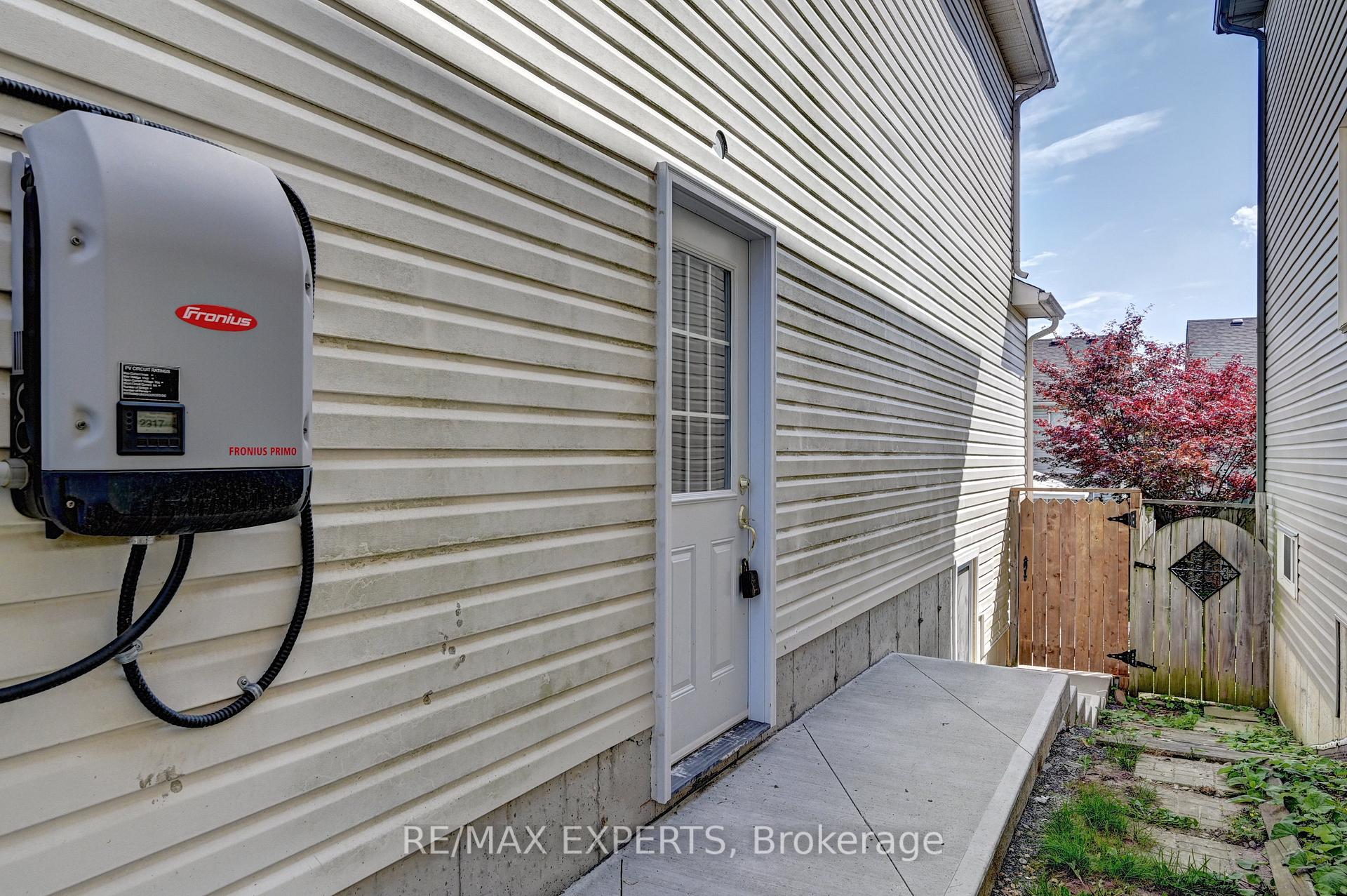 Photo 6 of 7 Henhoeffer Crescent, Kitchener — HOMEH