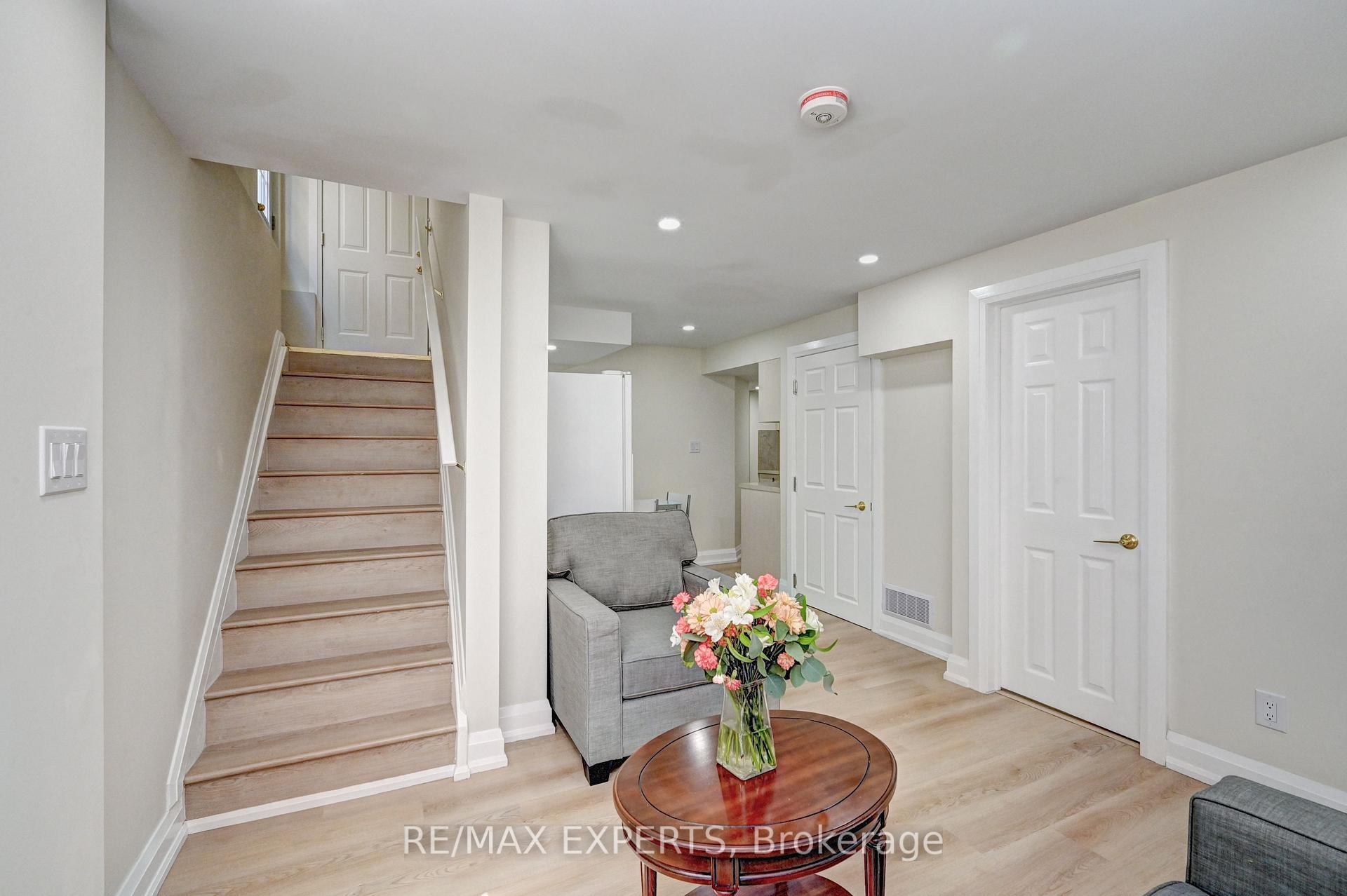 Photo 9 of 7 Henhoeffer Crescent, Kitchener — HOMEH