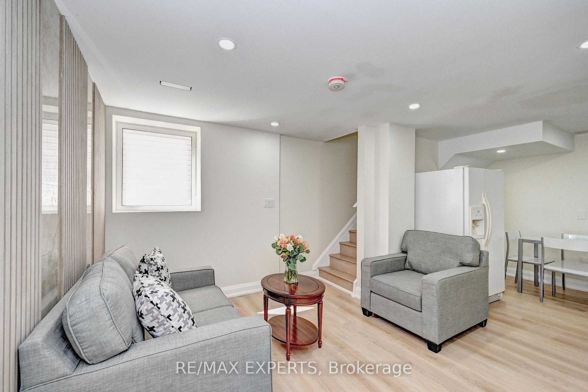 Photo 10 of 7 Henhoeffer Crescent, Kitchener — HOMEH