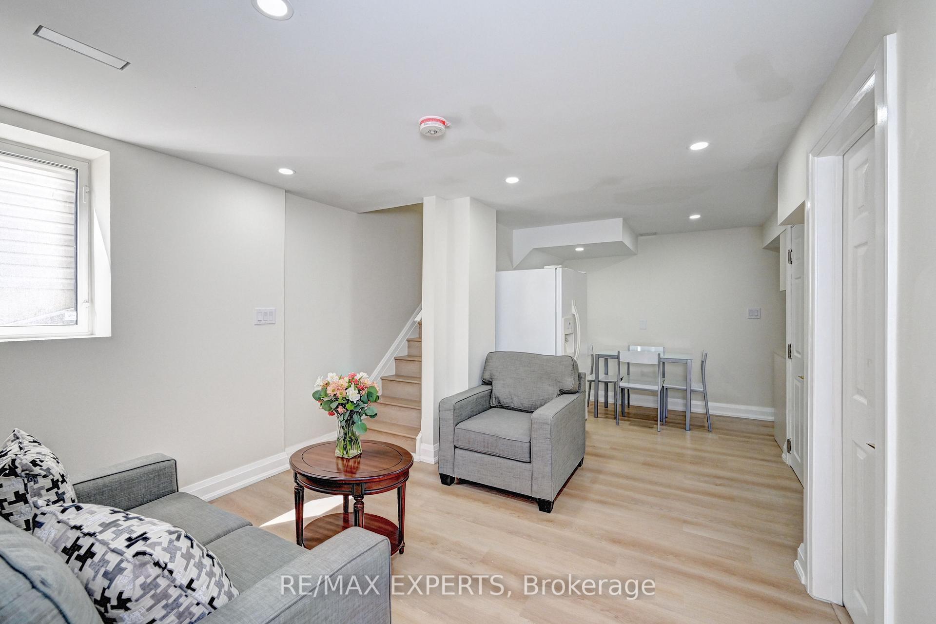 Photo 11 of 7 Henhoeffer Crescent, Kitchener — HOMEH