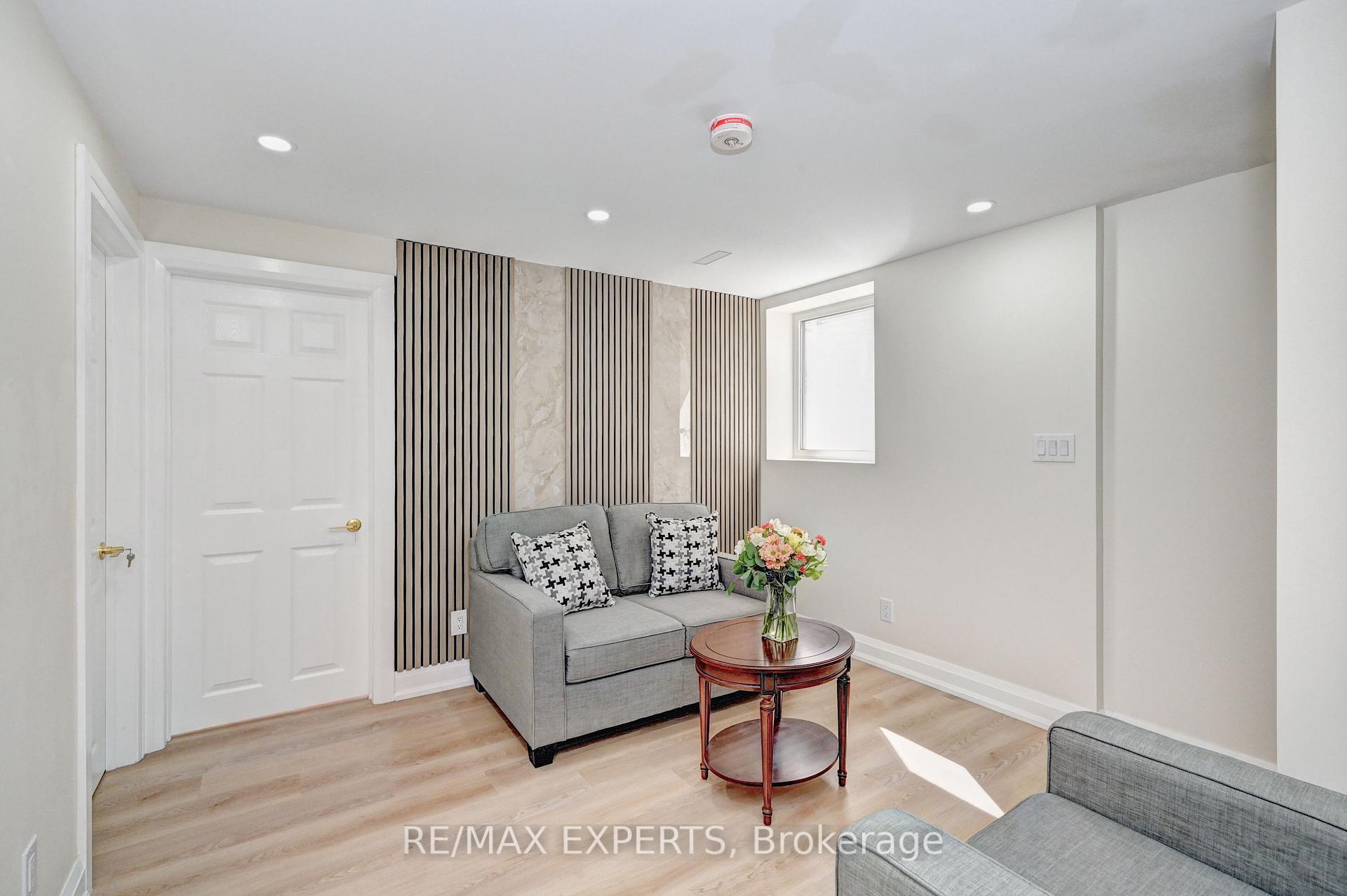 Photo 12 of 7 Henhoeffer Crescent, Kitchener — HOMEH