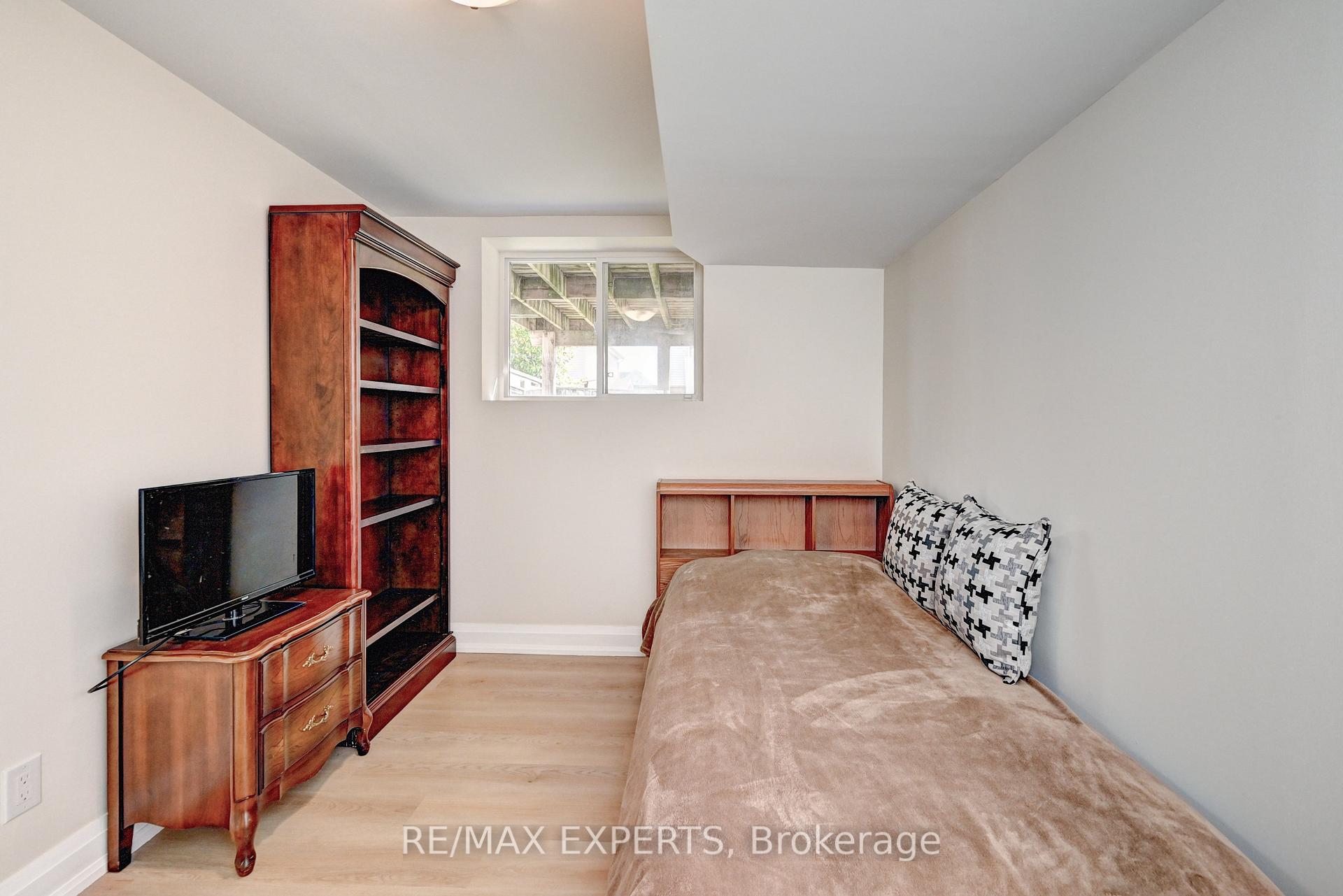 Photo 25 of 7 Henhoeffer Crescent, Kitchener — HOMEH