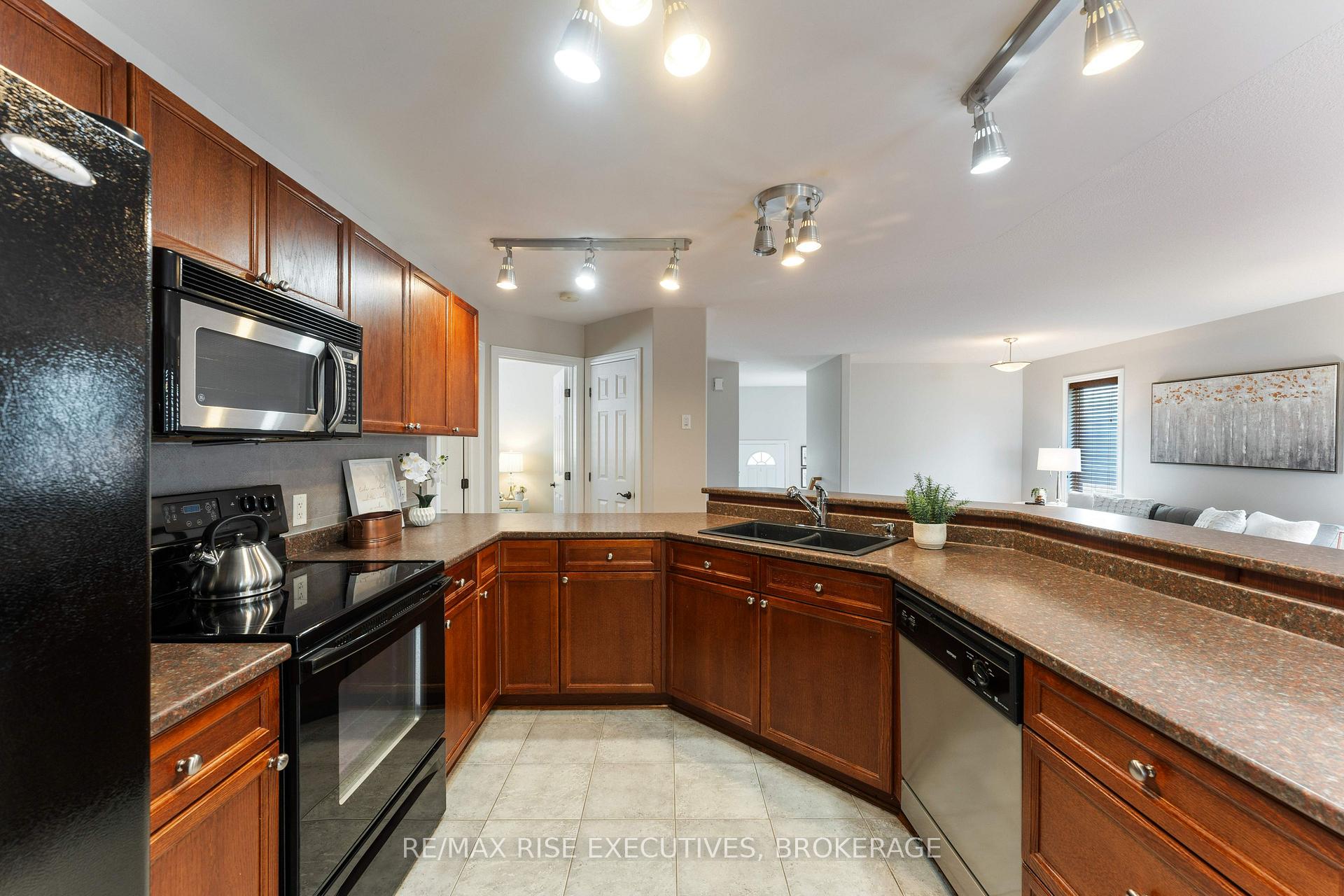 Photo 16 of 138 Speers Boulevard, Loyalist, Amherstview — HOMEH