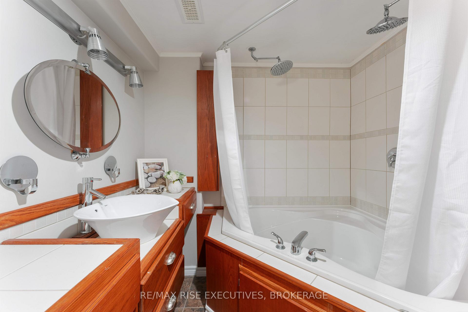 Photo 31 of 138 Speers Boulevard, Loyalist, Amherstview — HOMEH