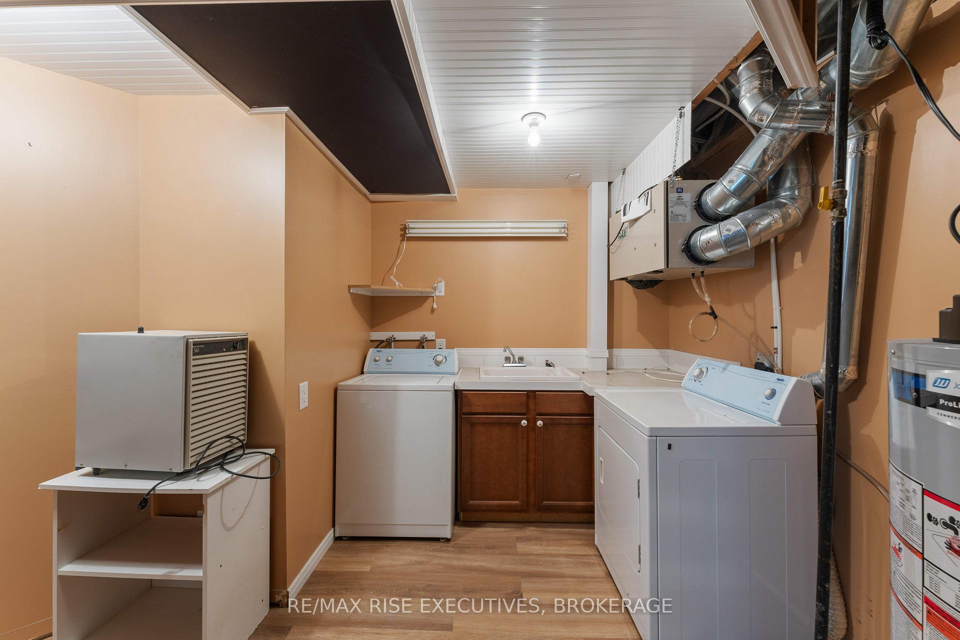 Photo 34 of 138 Speers Boulevard, Loyalist, Amherstview — HOMEH