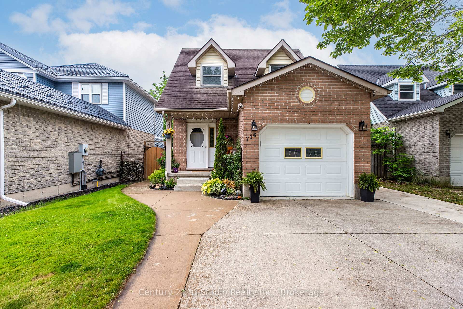 Front of 716 MacKendrick Drive