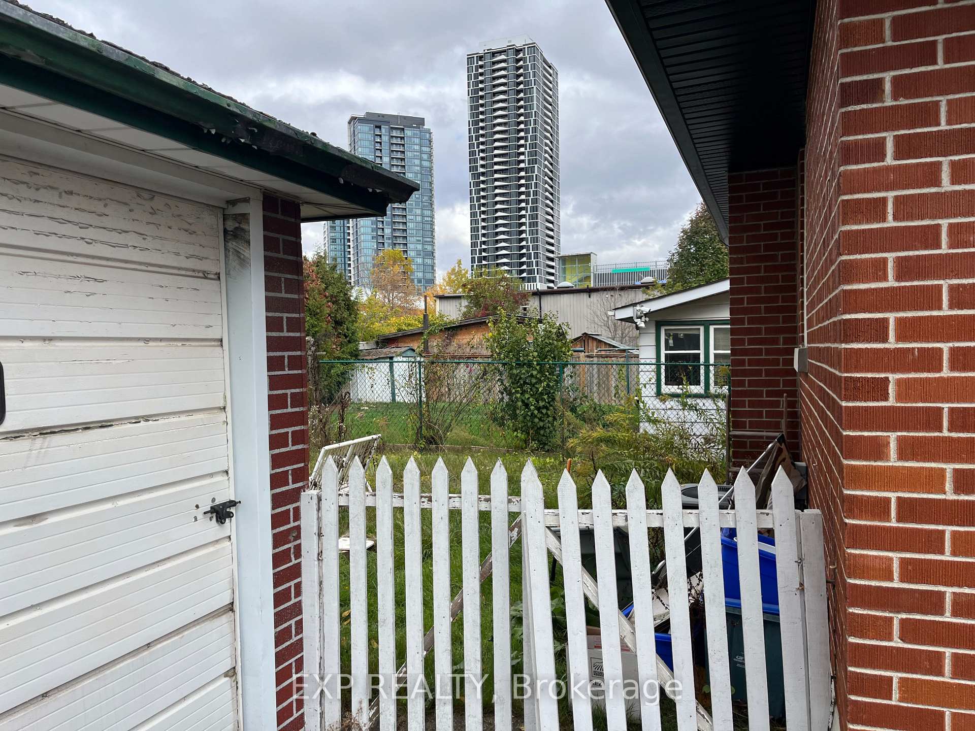 Photo 5 of 30 Stewart Street, Kitchener — HOMEH