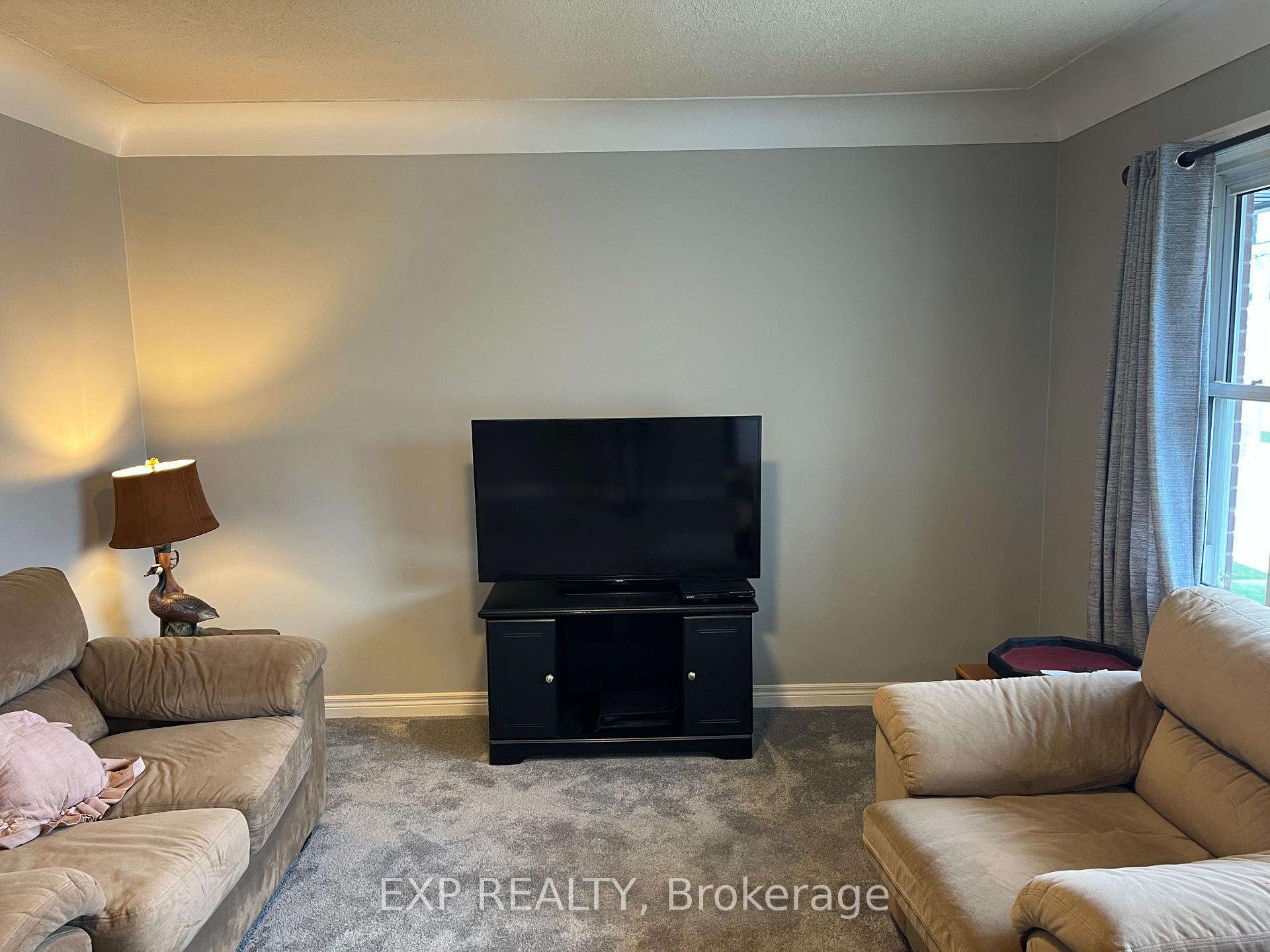 Photo 10 of 30 Stewart Street, Kitchener — HOMEH